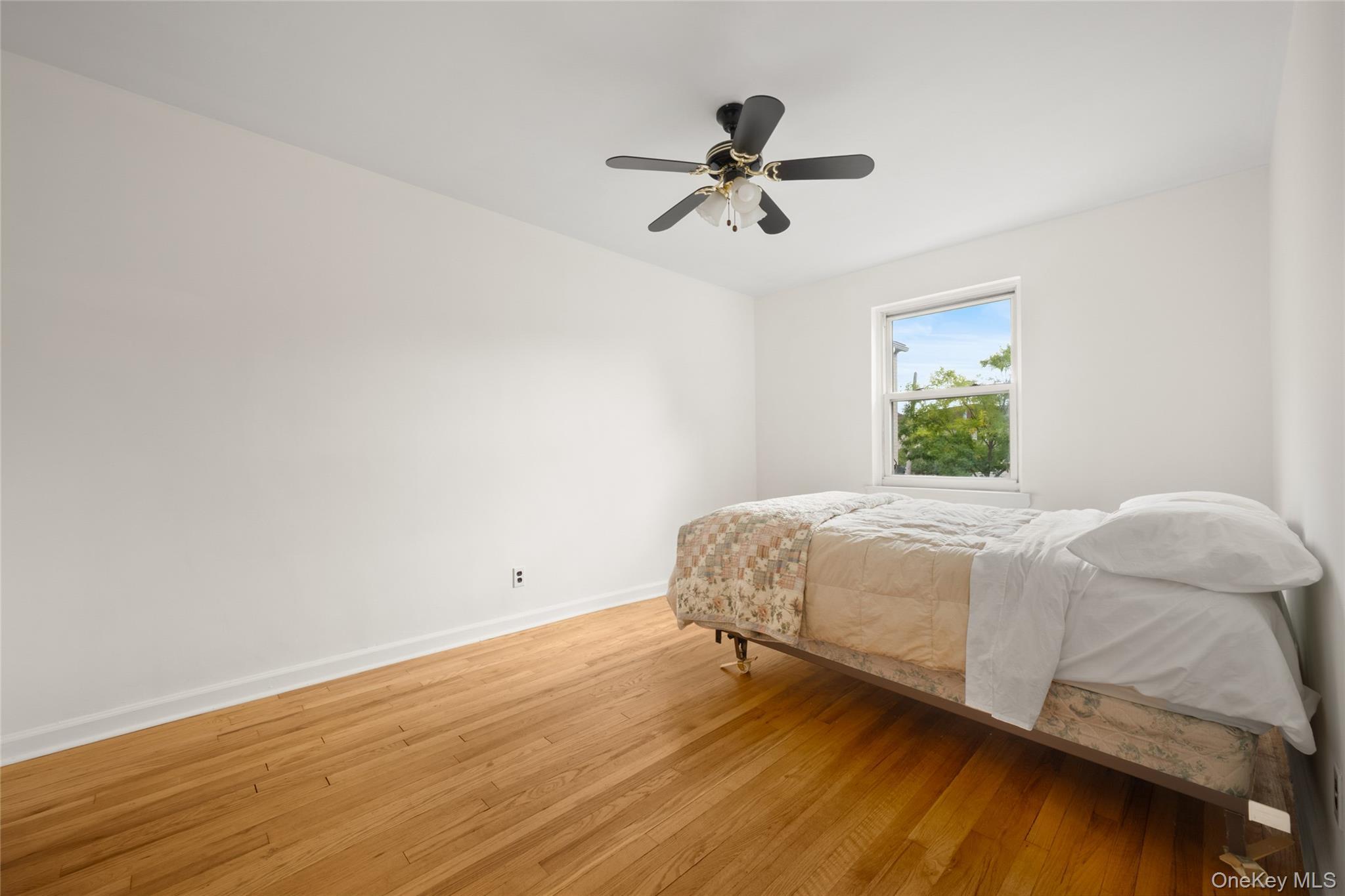 Single Family Middletown Road Bronx, NY 10465, MLS-1057304-21