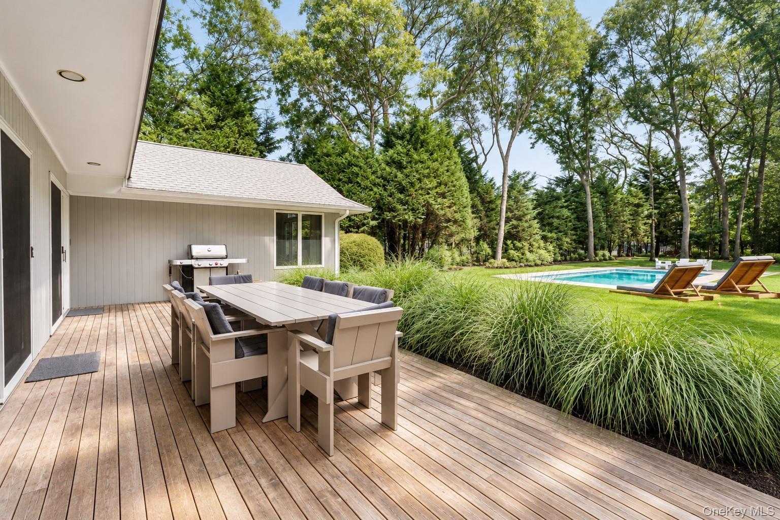 Single Family Old Squiretown Rd Suffolk County, NY 11946, MLS-1057318-21