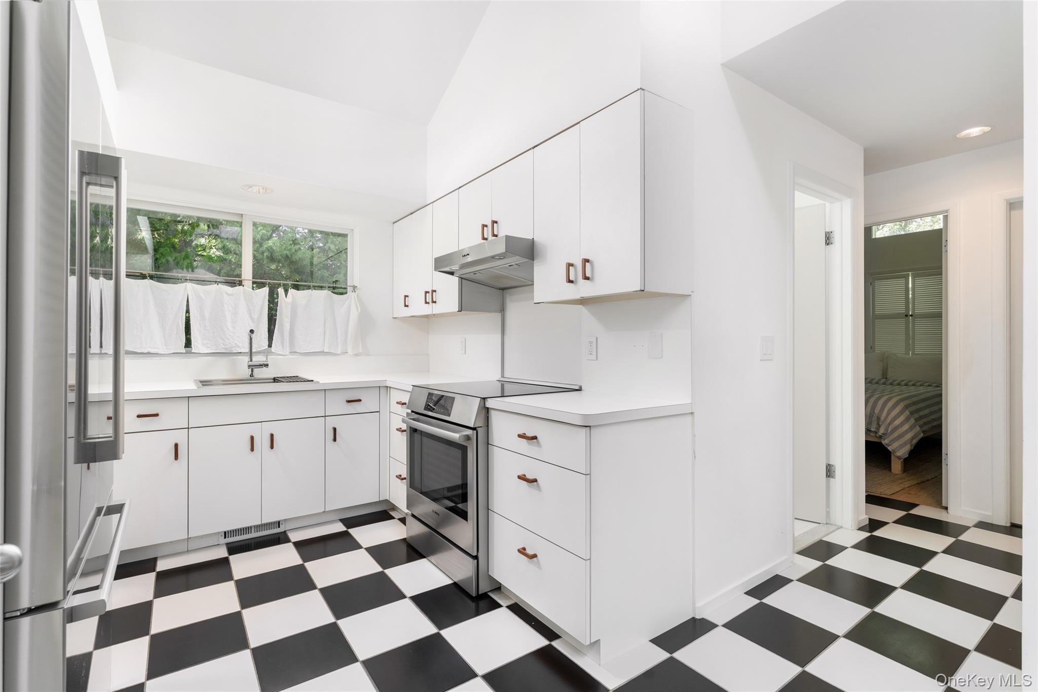 Single Family Old Squiretown Rd Suffolk County, NY 11946, MLS-1057318-9