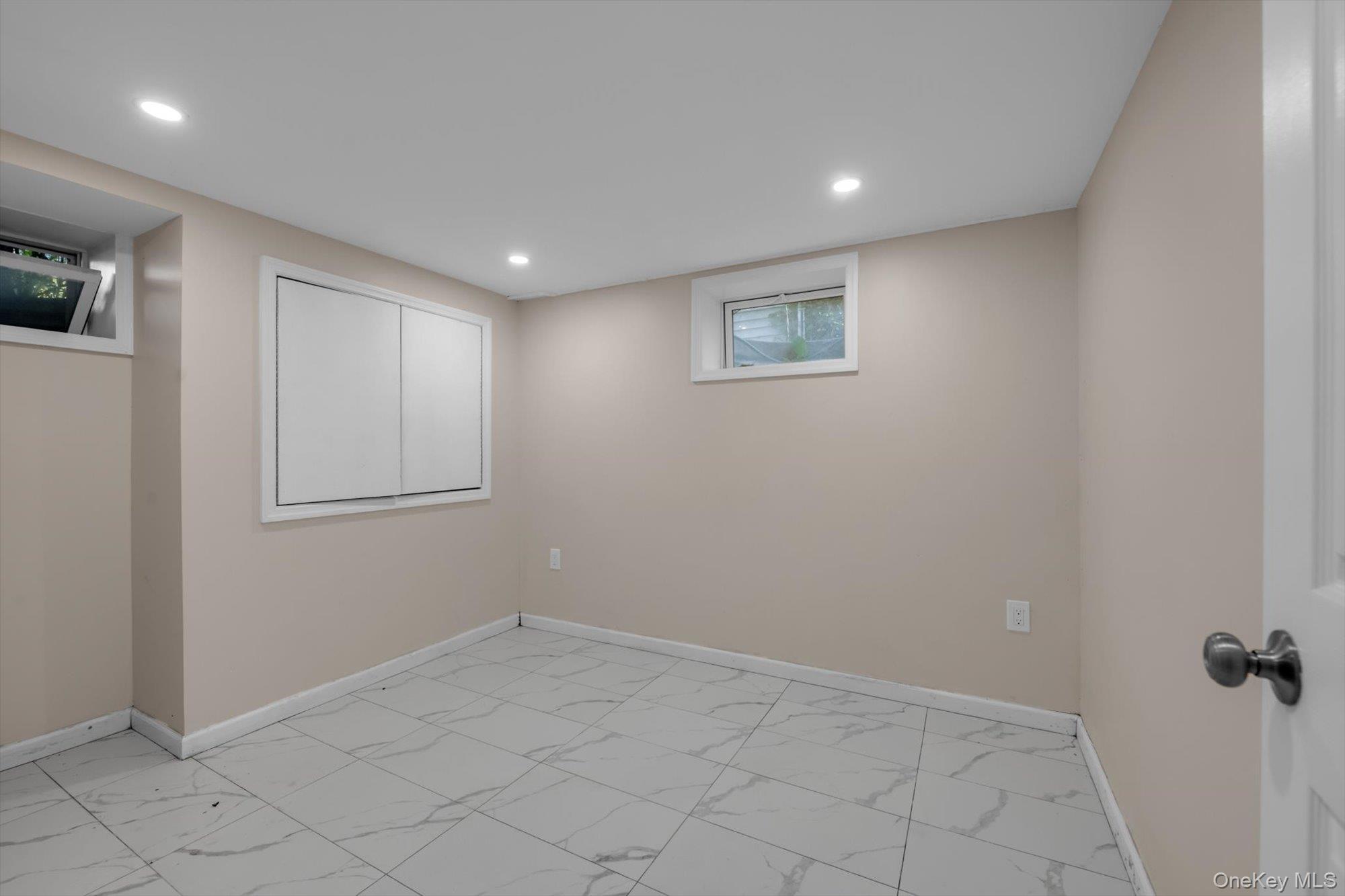 Single Family 76th Road Queens, NY 11366, MLS-1057339-16