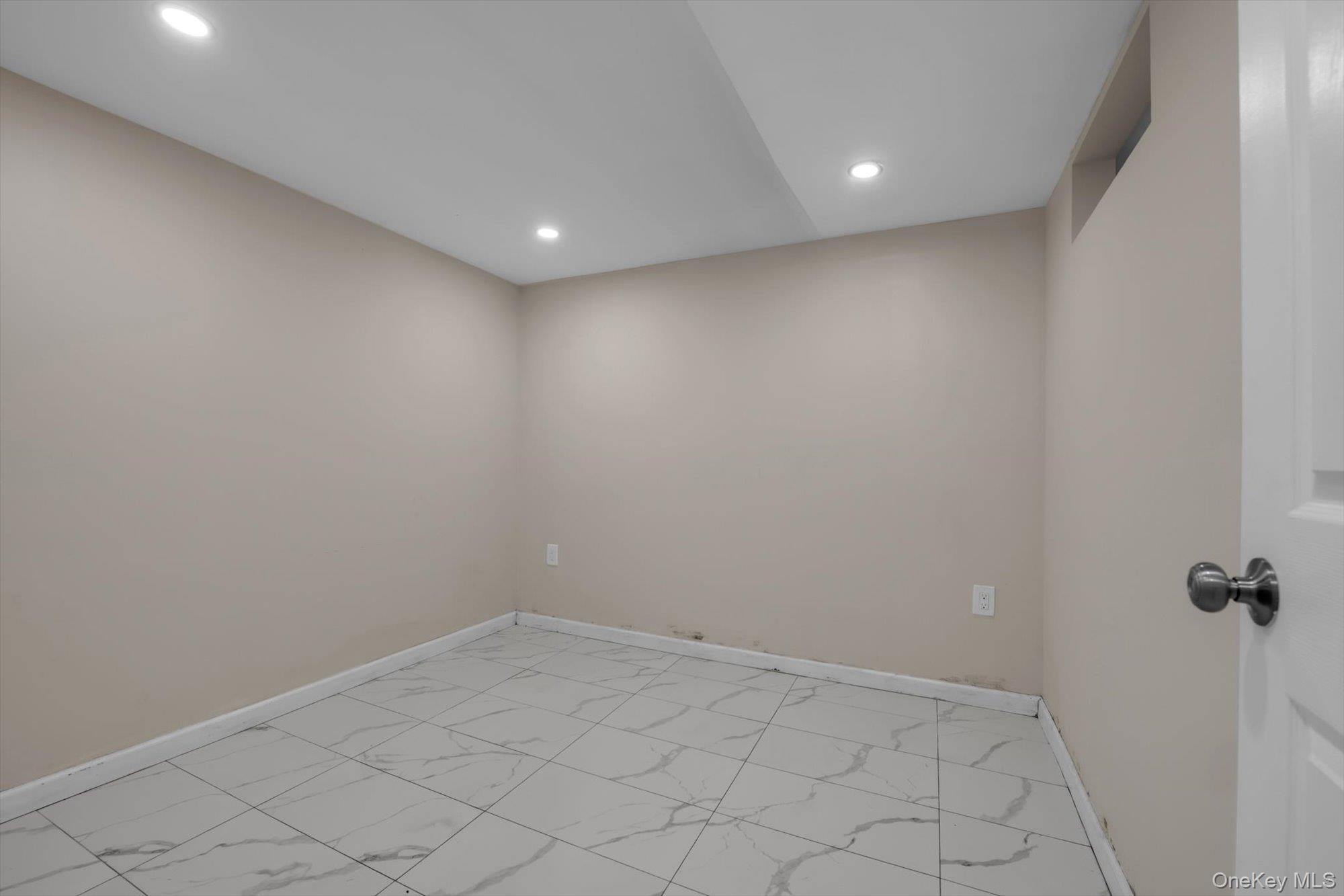 Single Family 76th Road Queens, NY 11366, MLS-1057339-17