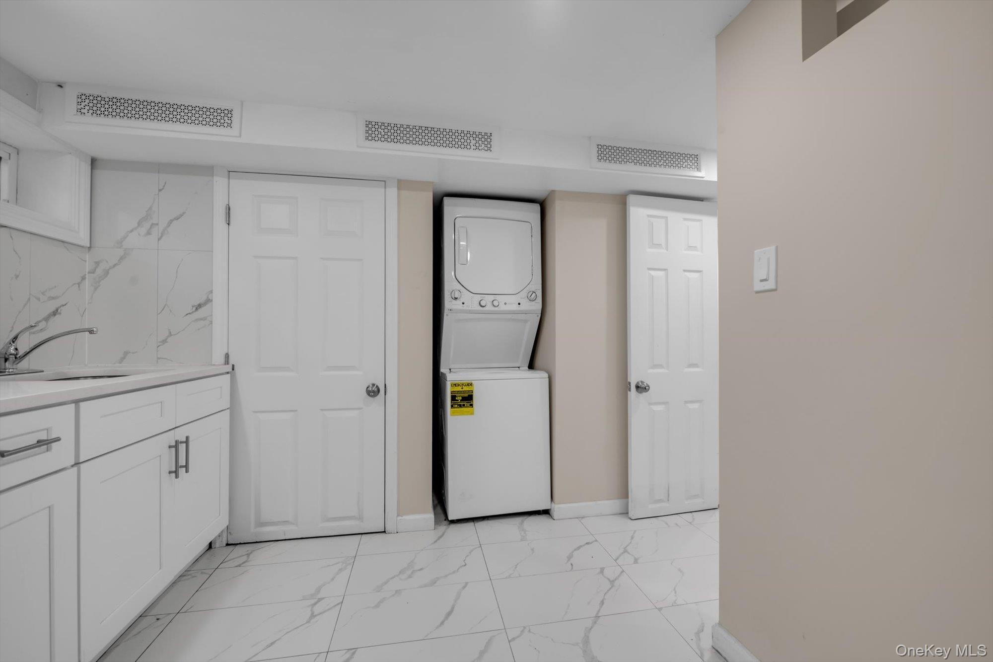 Single Family 76th Road Queens, NY 11366, MLS-1057339-18