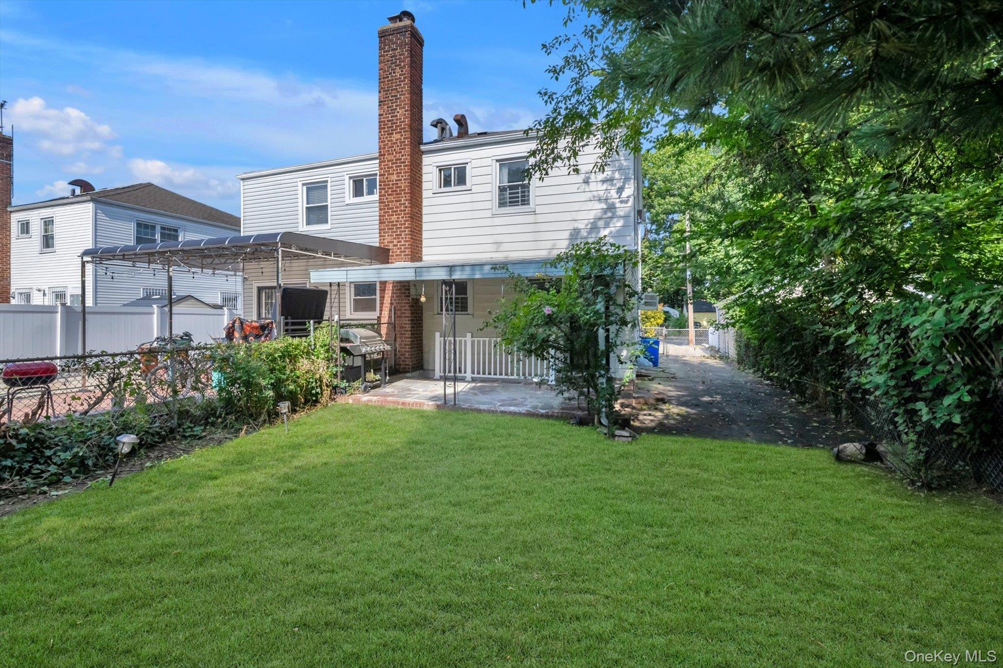 Single Family 76th Road  Queens, NY 11366, MLS-1057339-21