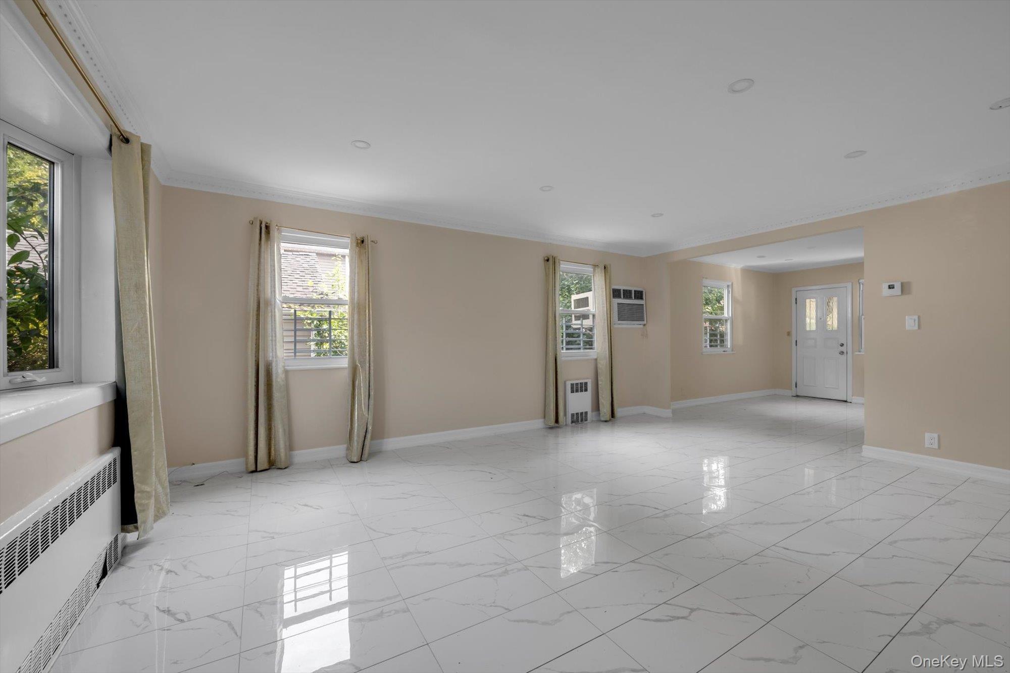 Single Family 76th Road Queens, NY 11366, MLS-1057339-4