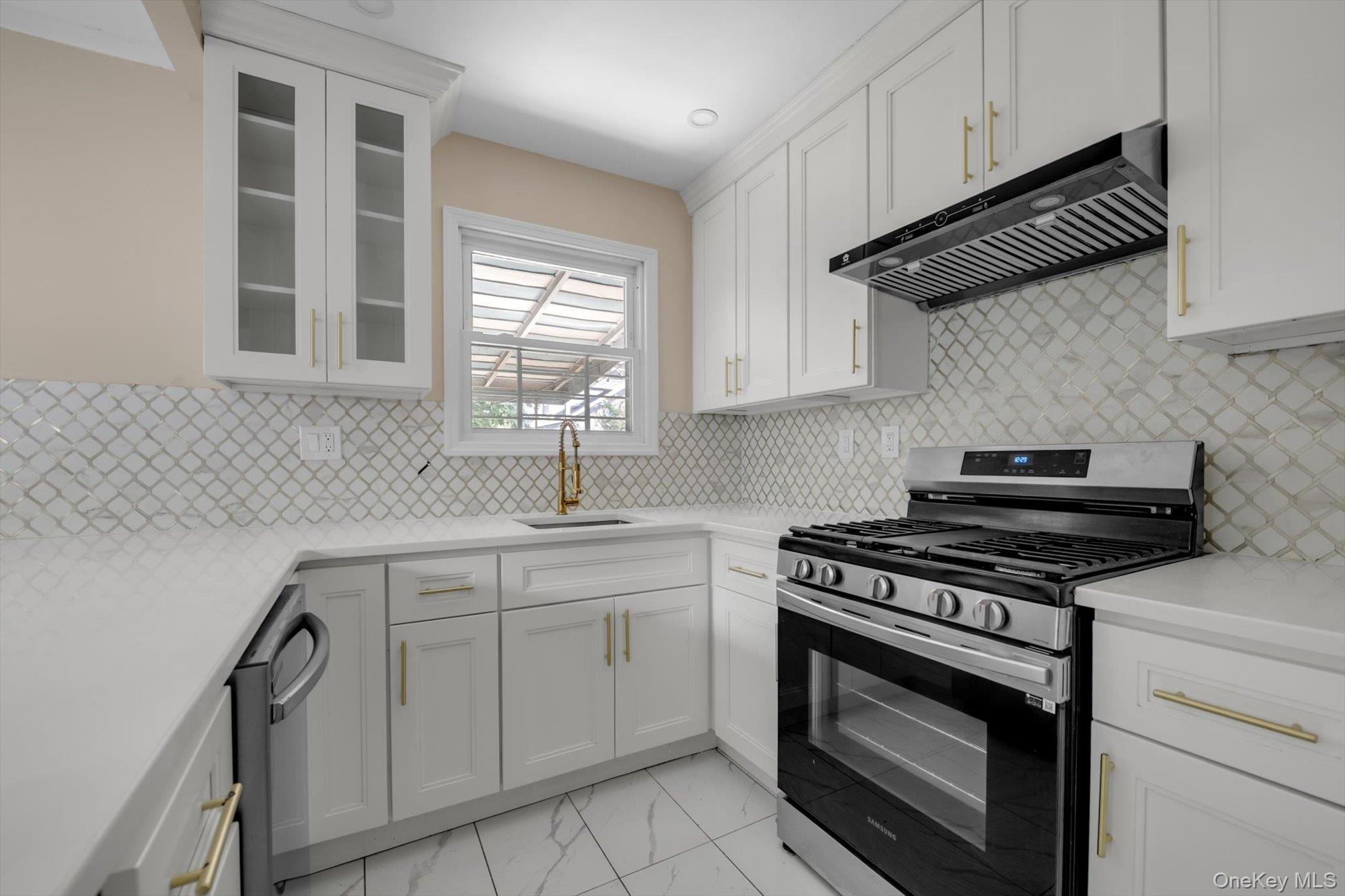 Single Family 76th Road Queens, NY 11366, MLS-1057339-9