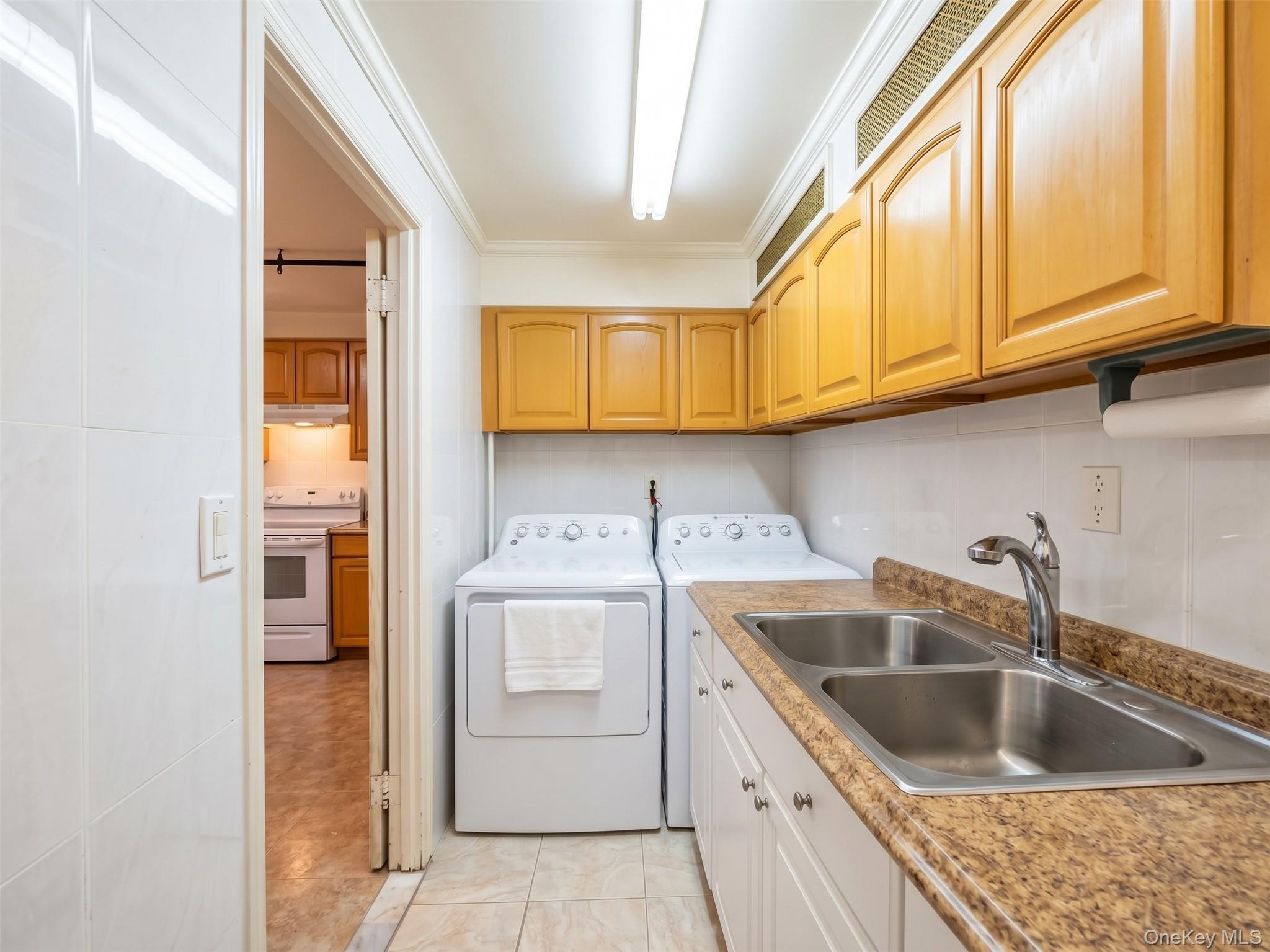 Single Family 150th Street  Queens, NY 11357, MLS-1057420-16