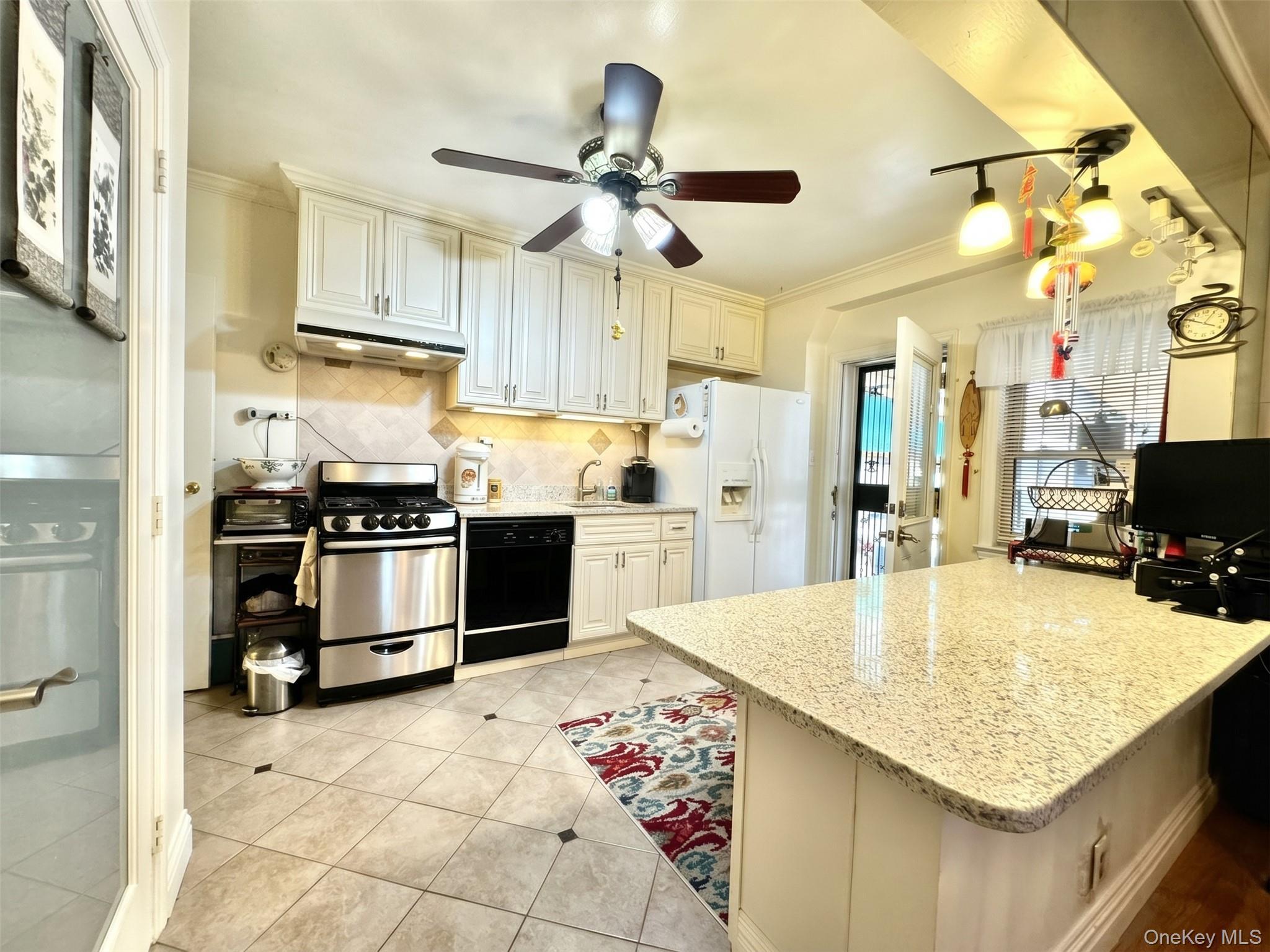 Single Family 150th Street  Queens, NY 11357, MLS-1057420-8