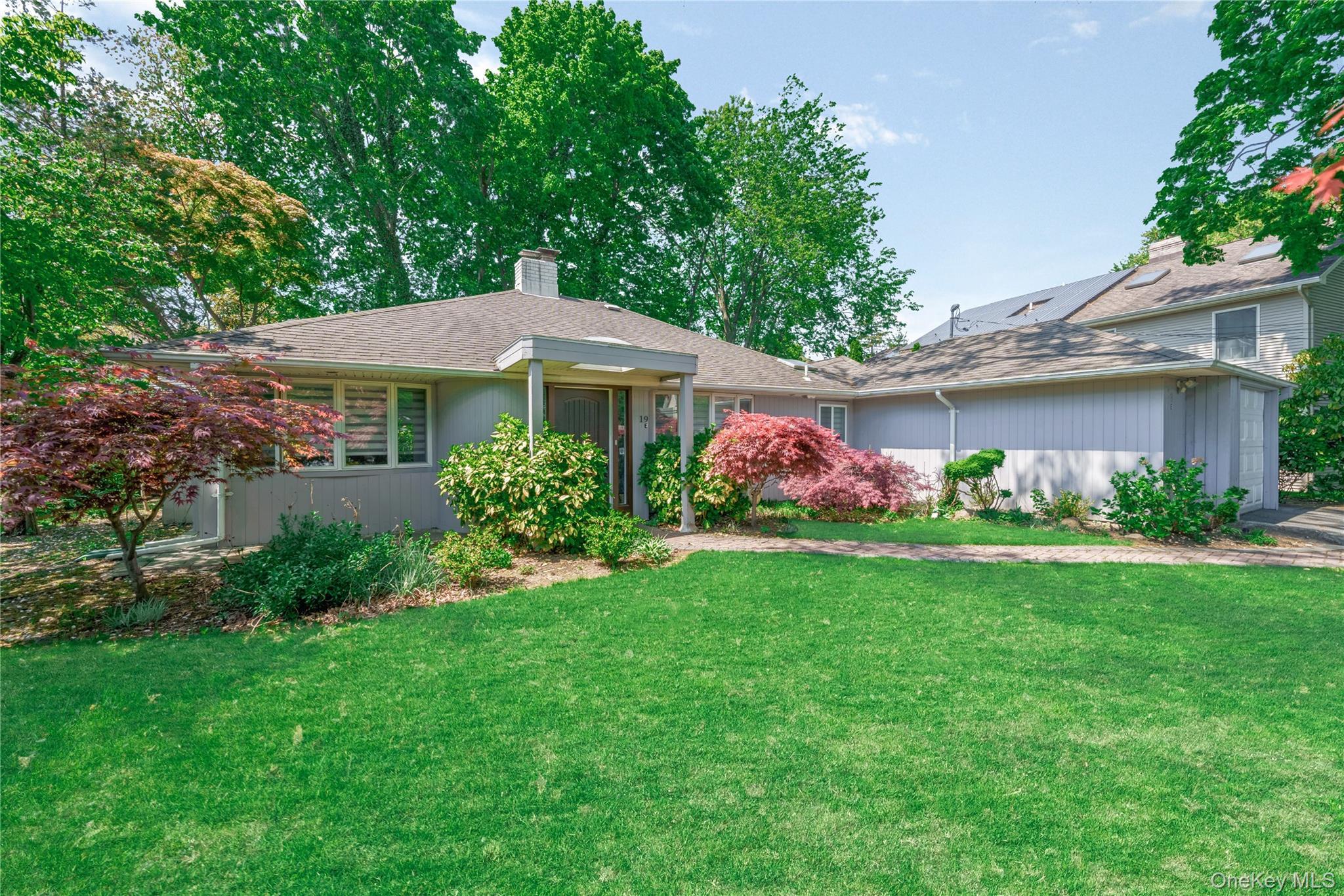 Single Family in North Hempstead - Ridge Drive E  Nassau County, NY 11576
