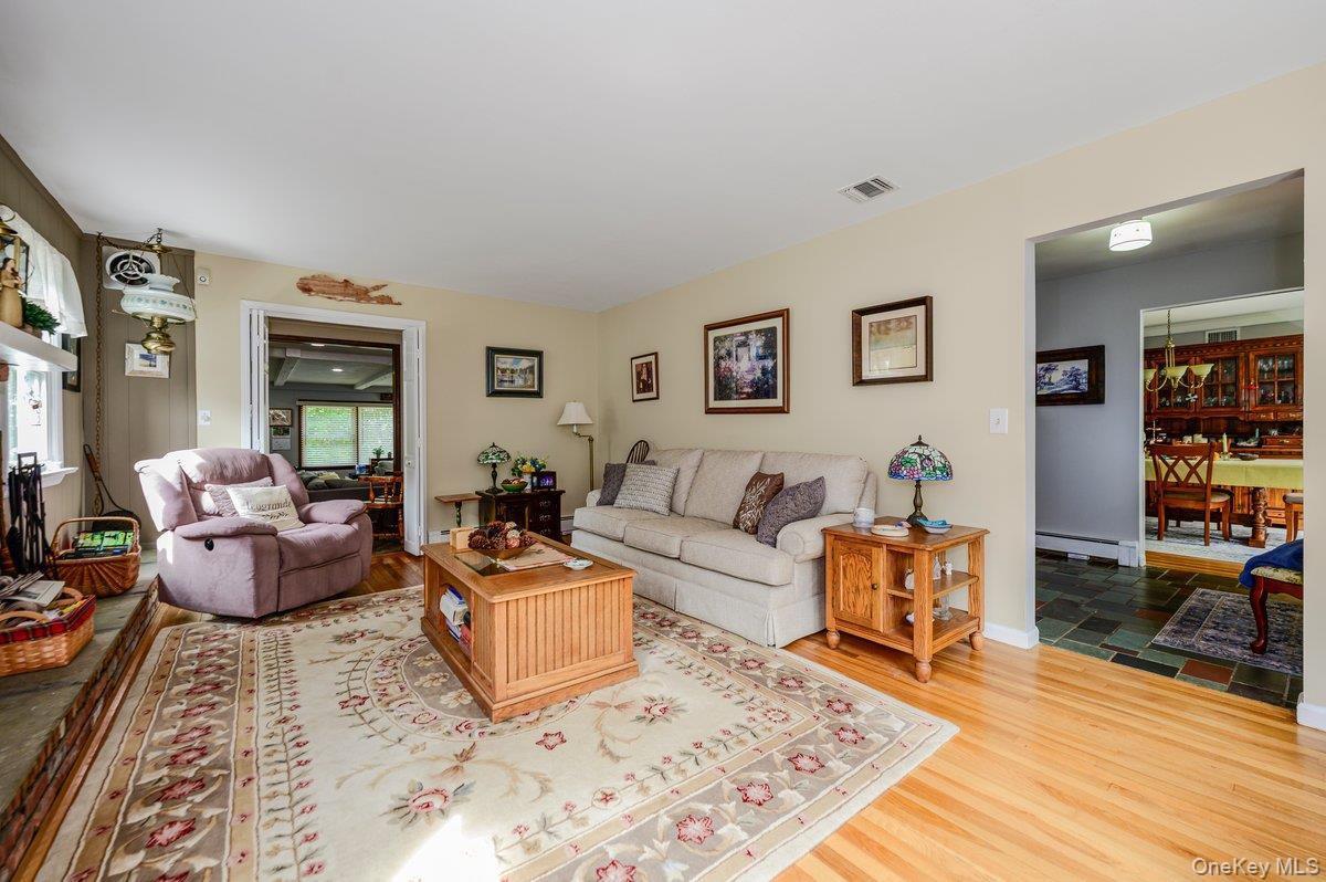 Single Family Knoll Crest Suffolk County, NY 11764, MLS-1057467-17