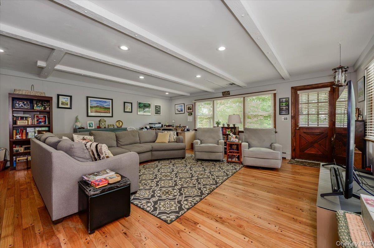 Single Family Knoll Crest Suffolk County, NY 11764, MLS-1057467-18