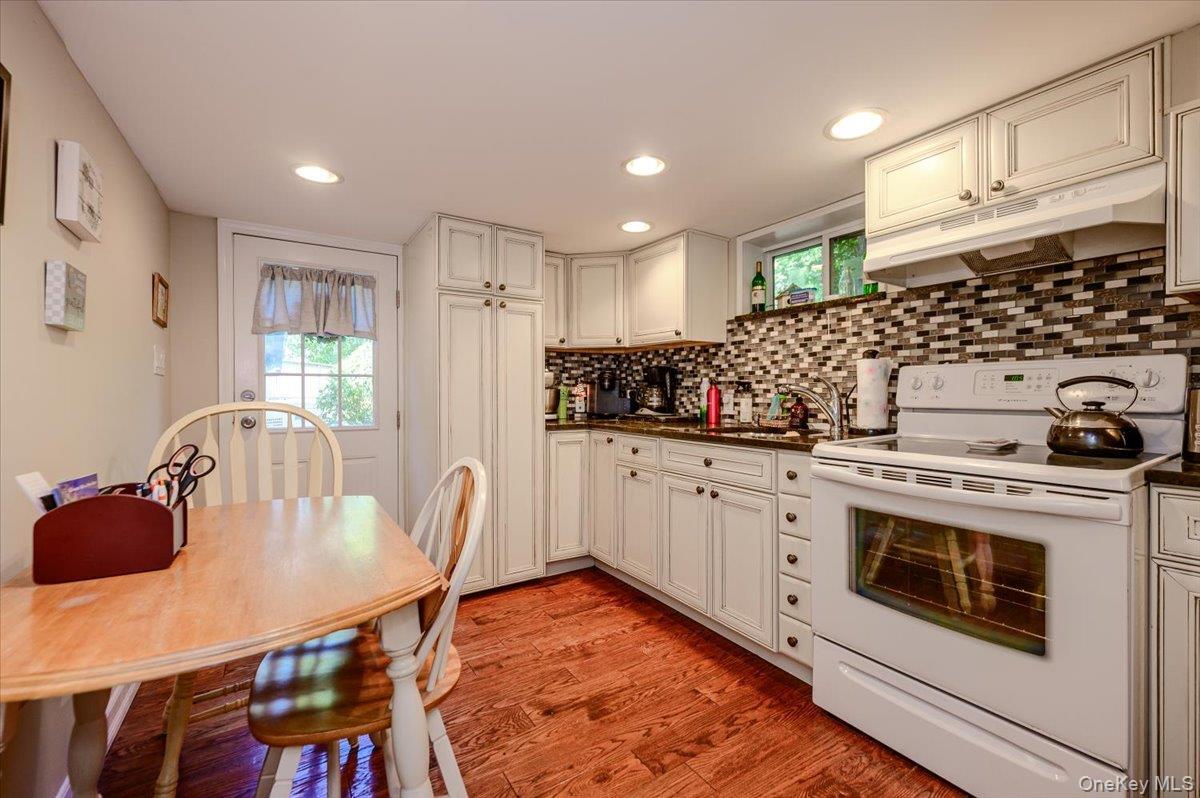 Single Family Knoll Crest Suffolk County, NY 11764, MLS-1057467-24