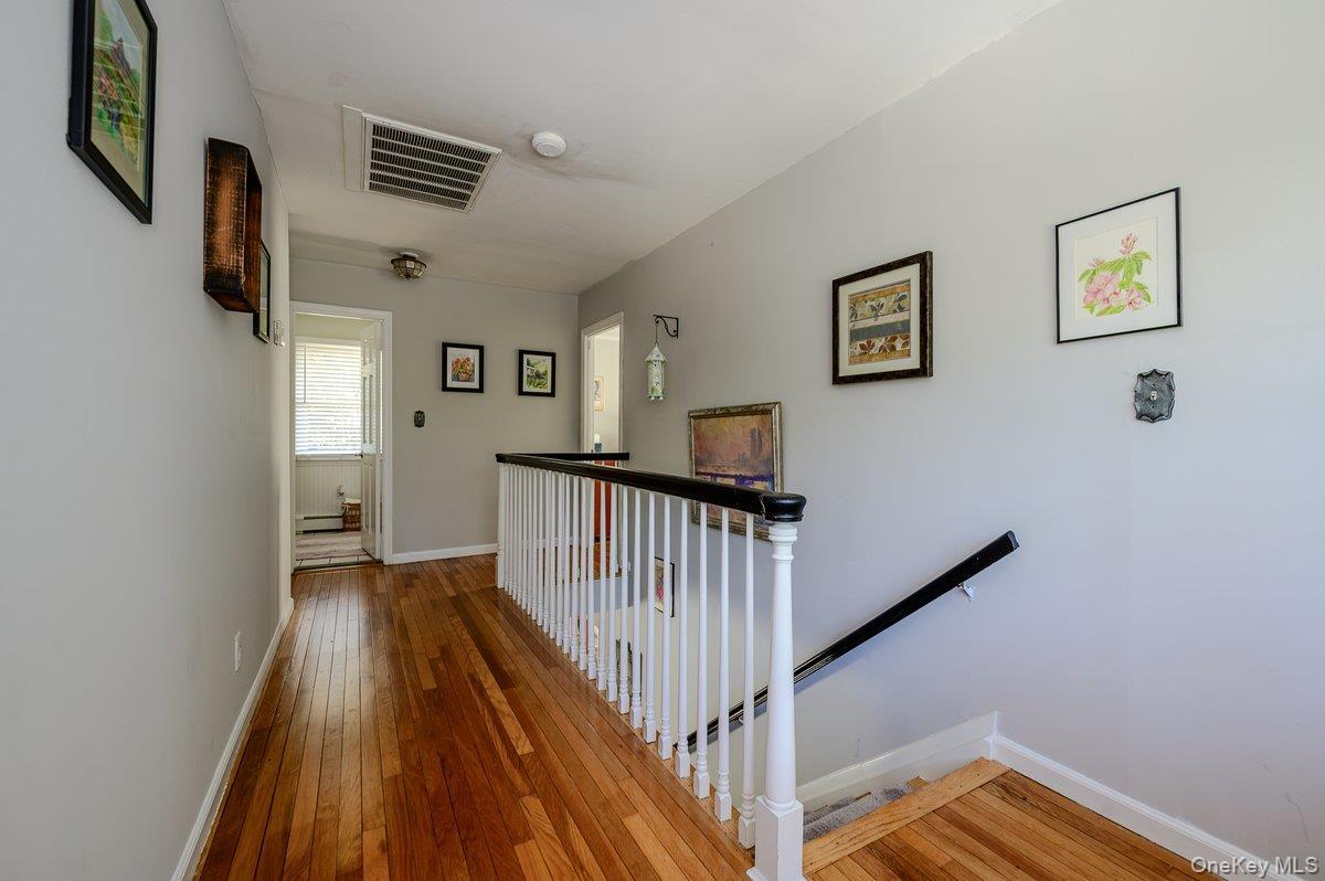 Single Family Knoll Crest Suffolk County, NY 11764, MLS-1057467-25