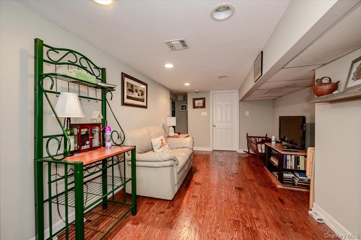 Single Family Knoll Crest Suffolk County, NY 11764, MLS-1057467-38