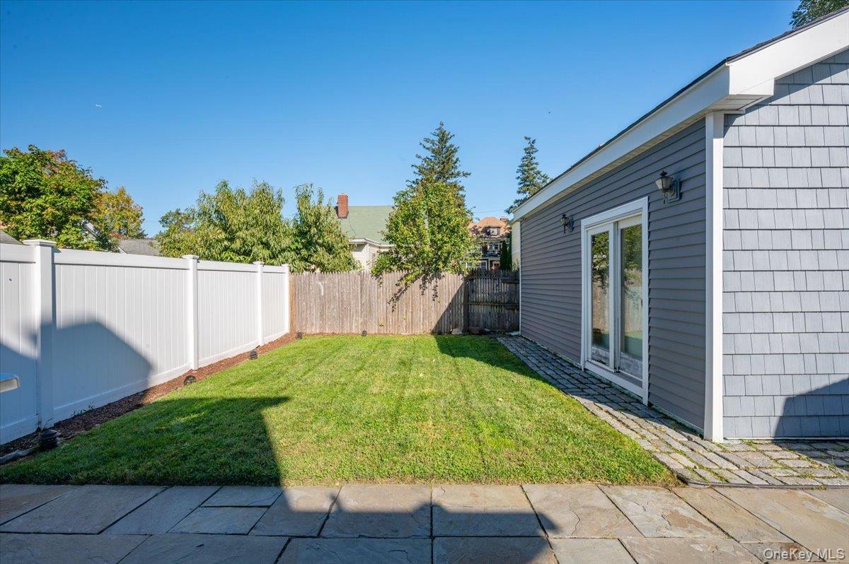 Single Family Schofield Street Bronx, NY 10464, MLS-1057475-23