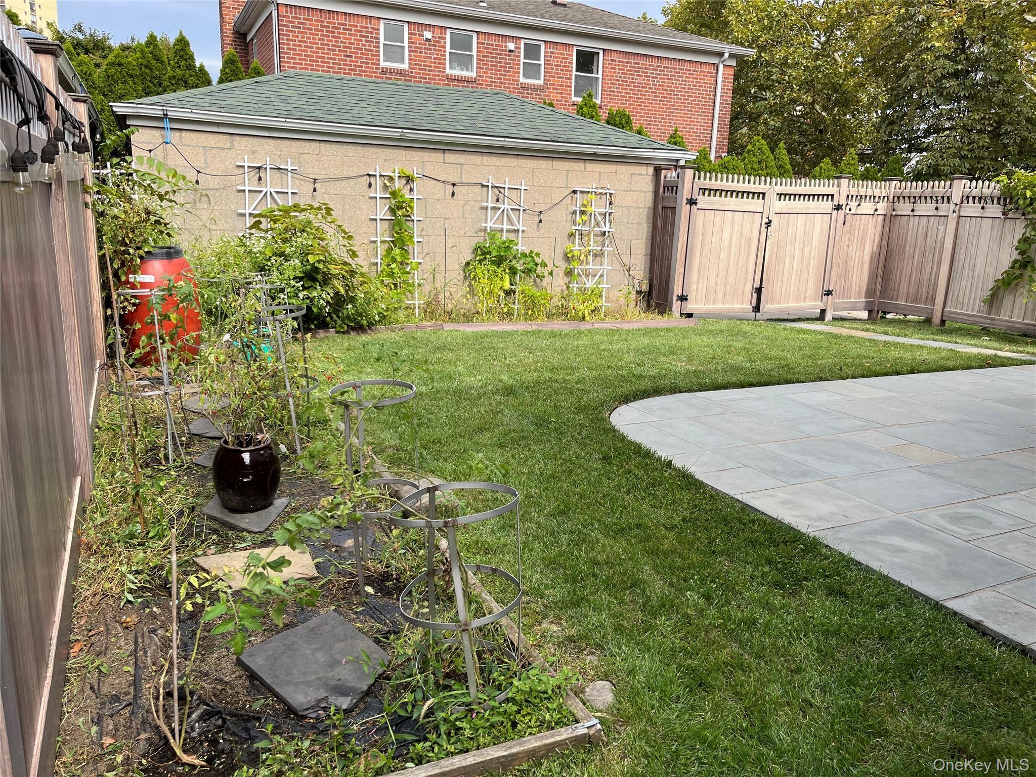 Single Family 28th Avenue Queens, NY 11360, MLS-1057487-15