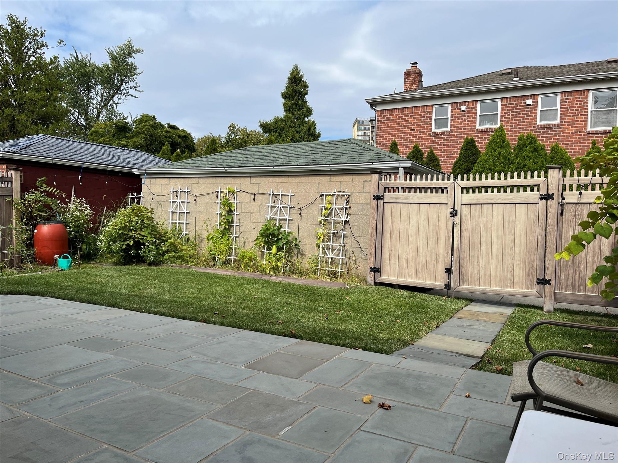 Single Family 28th Avenue Queens, NY 11360, MLS-1057487-4