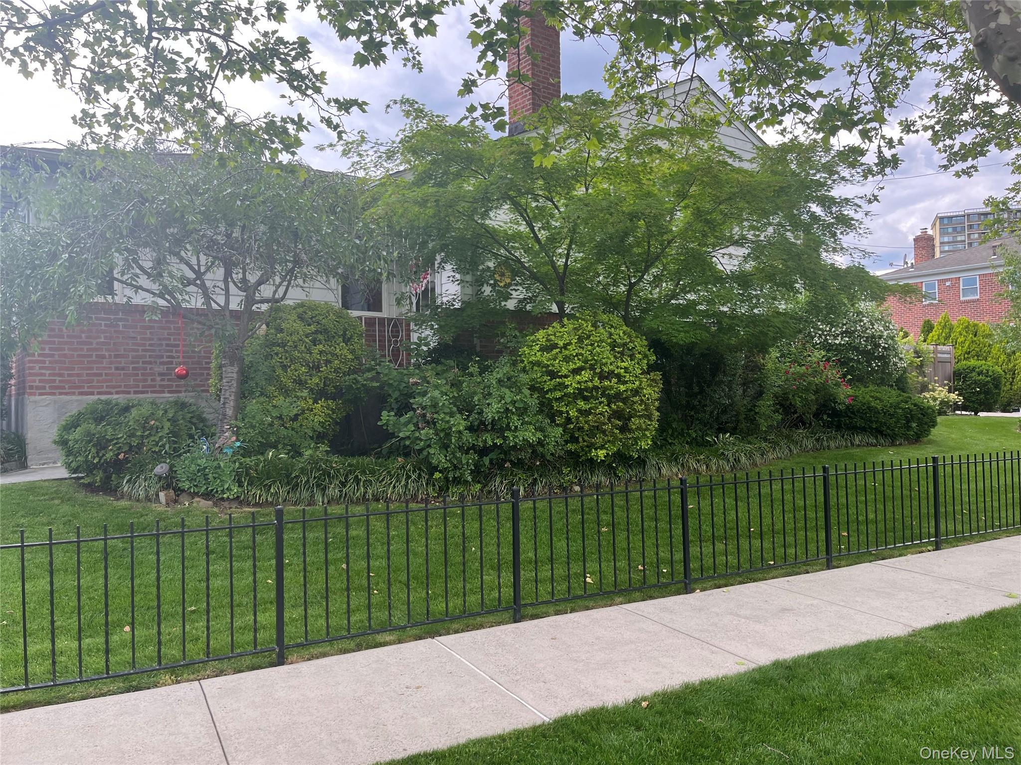 Single Family 28th Avenue Queens, NY 11360, MLS-1057487-9