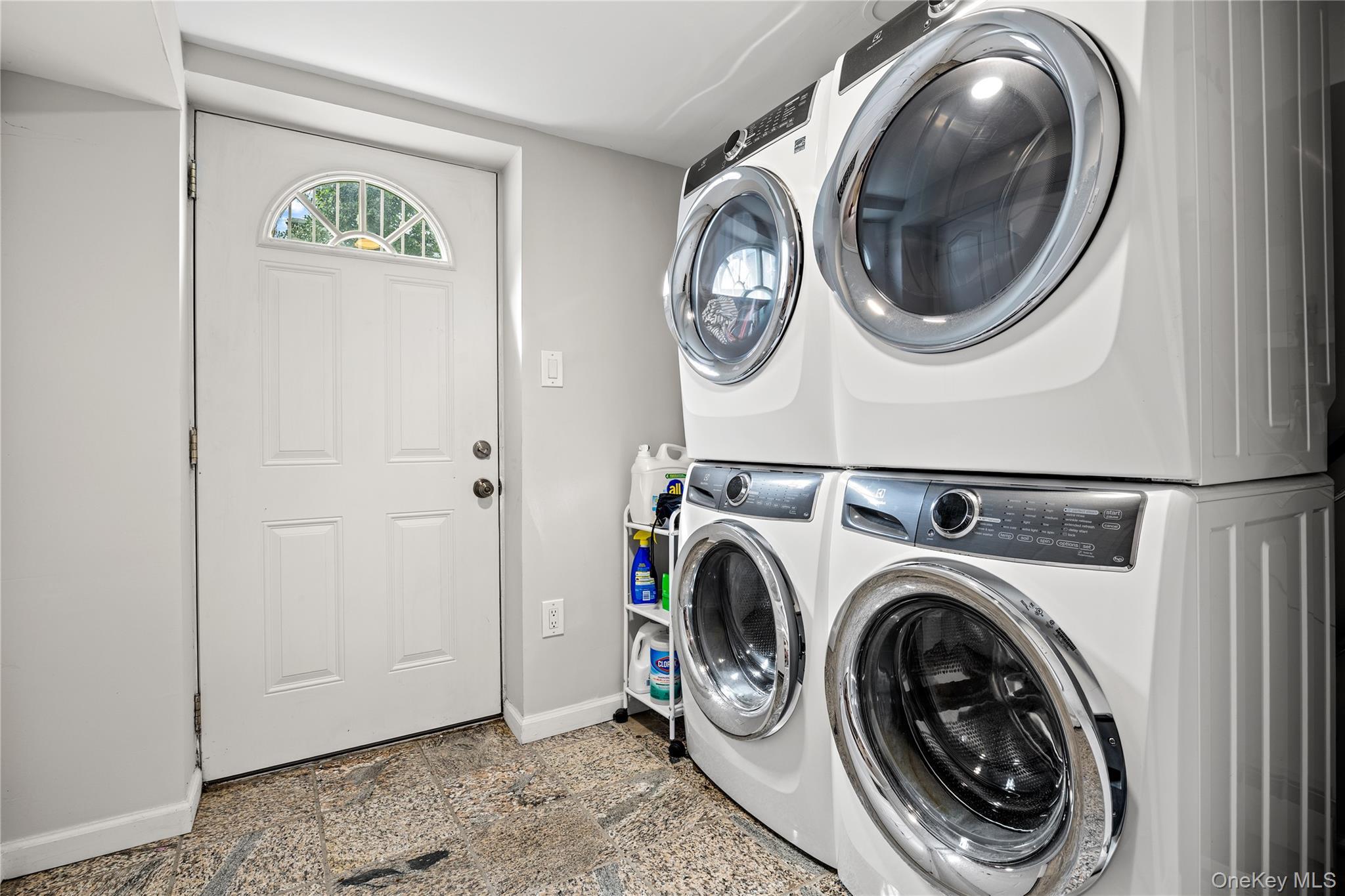 Single Family 16th Road Queens, NY 11357, MLS-1057508-30