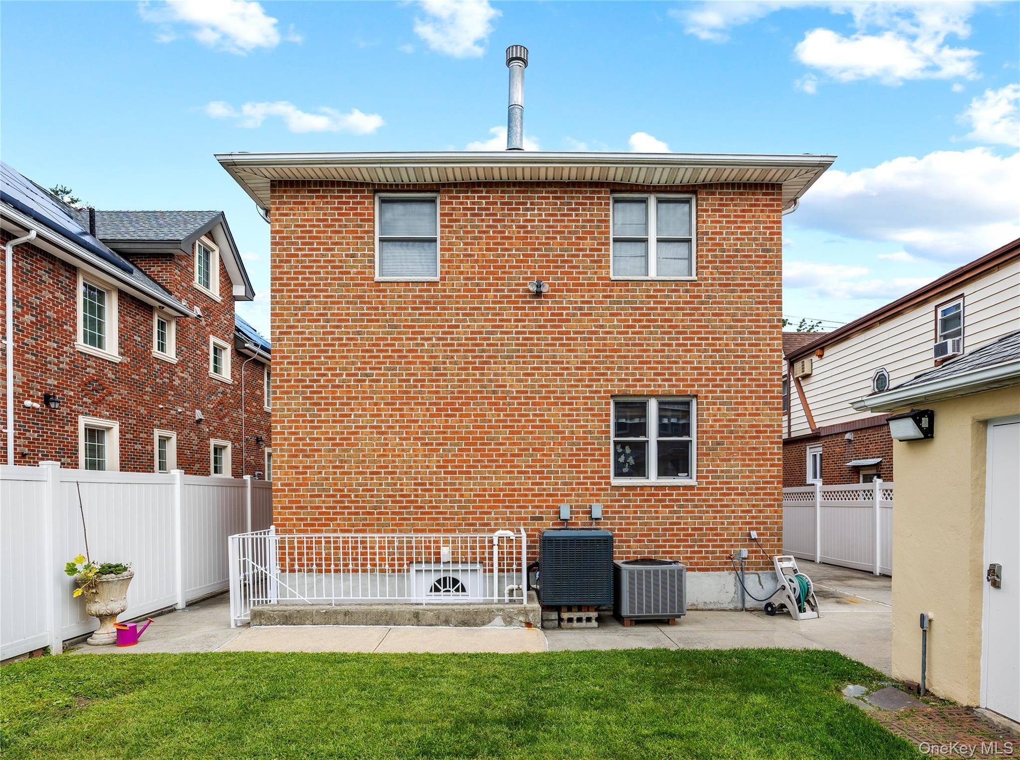 Single Family 16th Road Queens, NY 11357, MLS-1057508-32