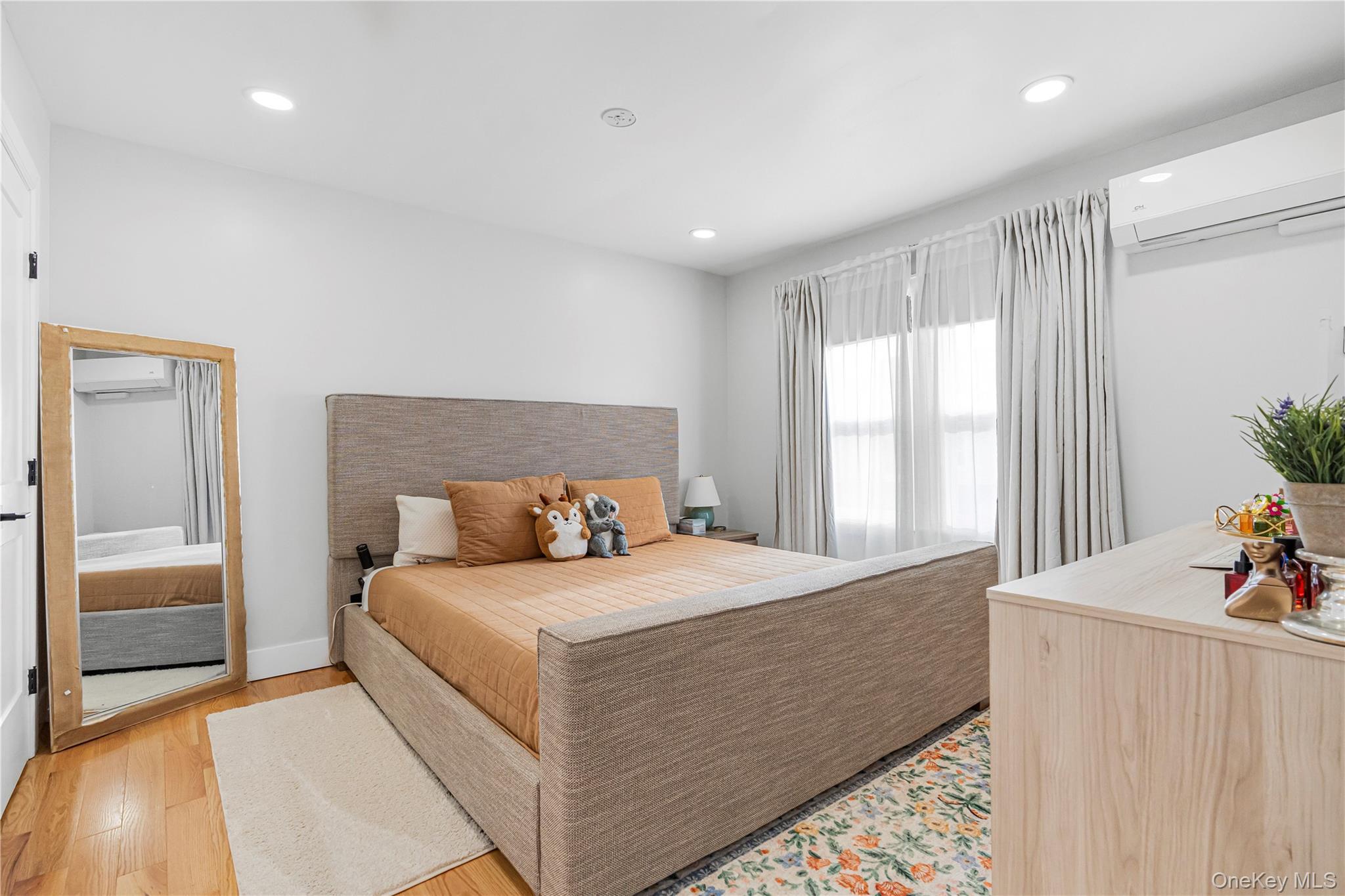 Single Family Colfax Street Queens, NY 11429, MLS-1057588-12