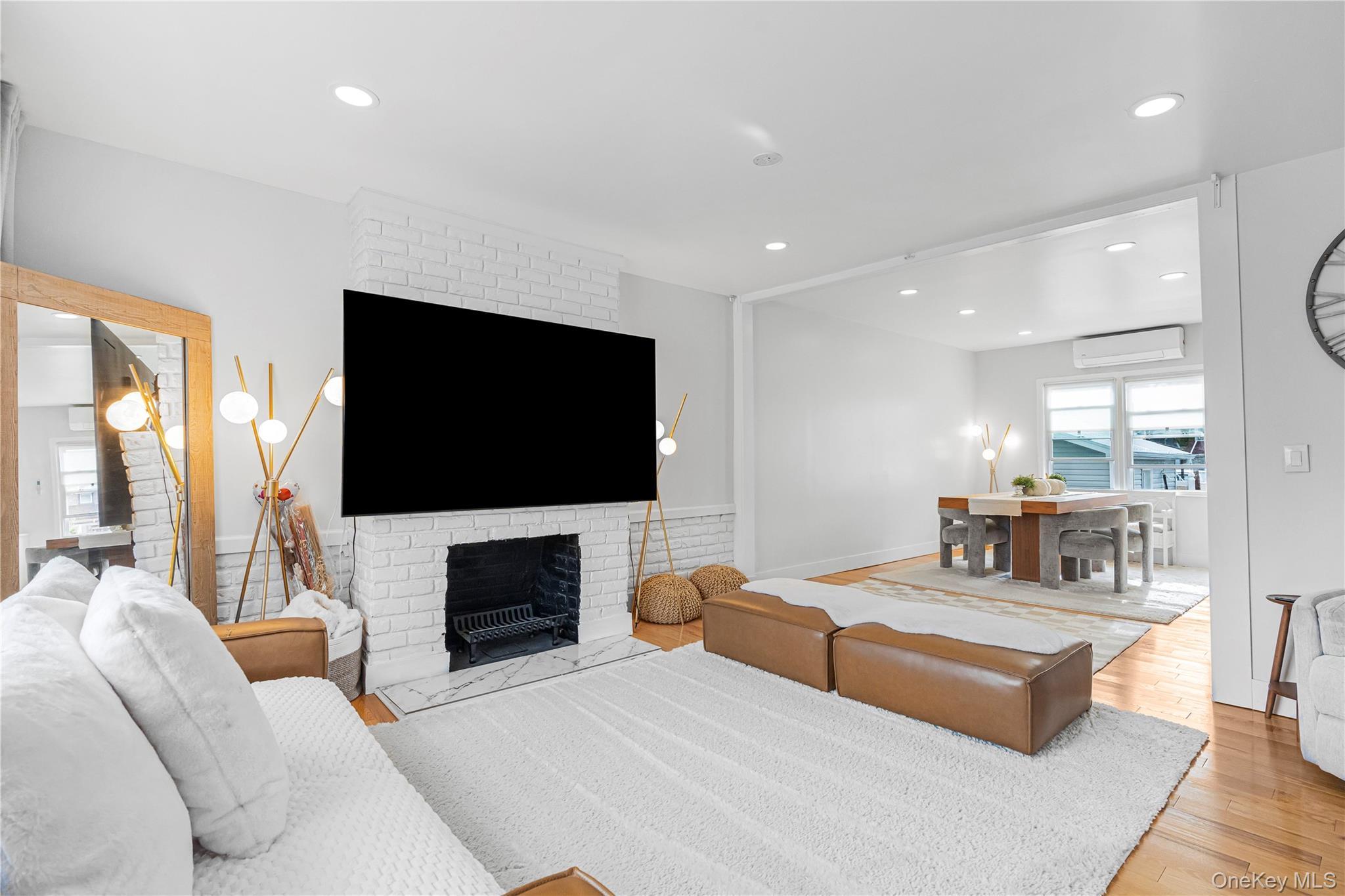 Single Family Colfax Street Queens, NY 11429, MLS-1057588-6