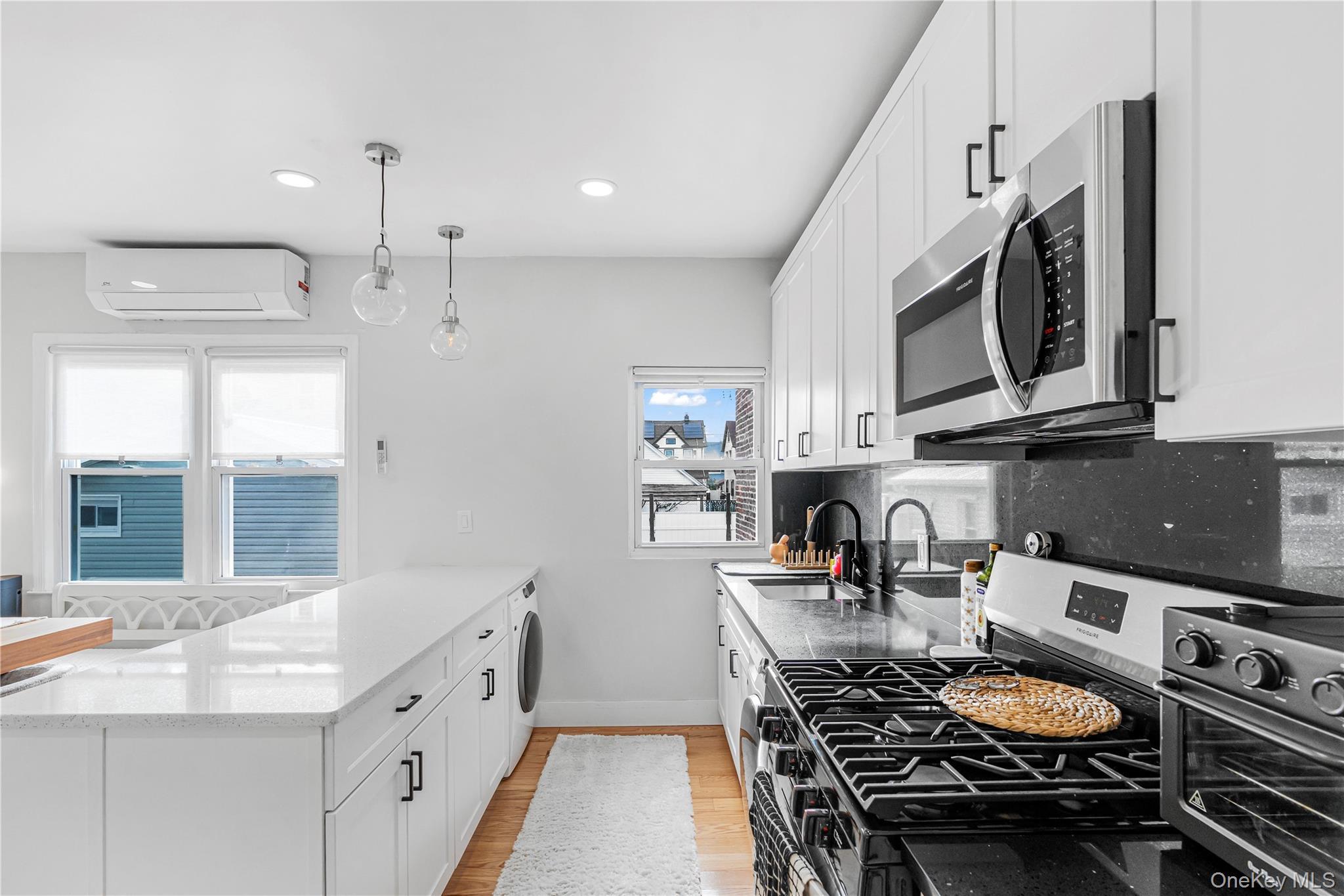 Single Family Colfax Street Queens, NY 11429, MLS-1057588-8