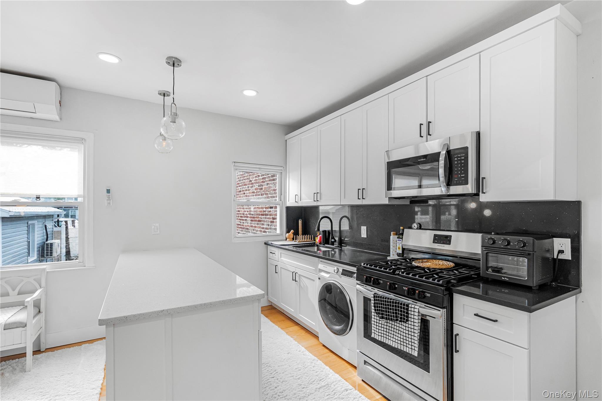 Single Family Colfax Street Queens, NY 11429, MLS-1057588-9