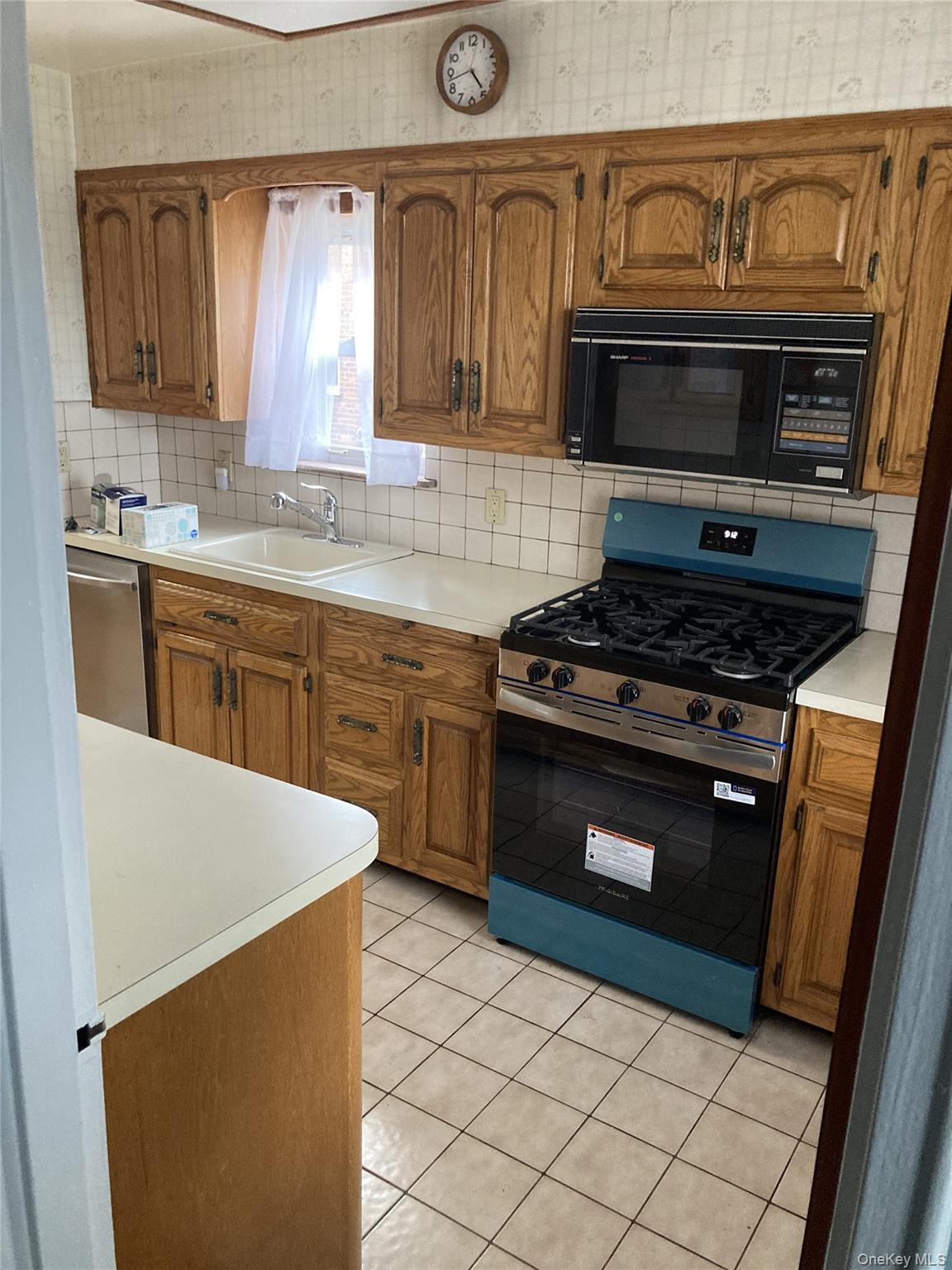 Single Family 71st Street Queens, NY 11370, MLS-1057625-2
