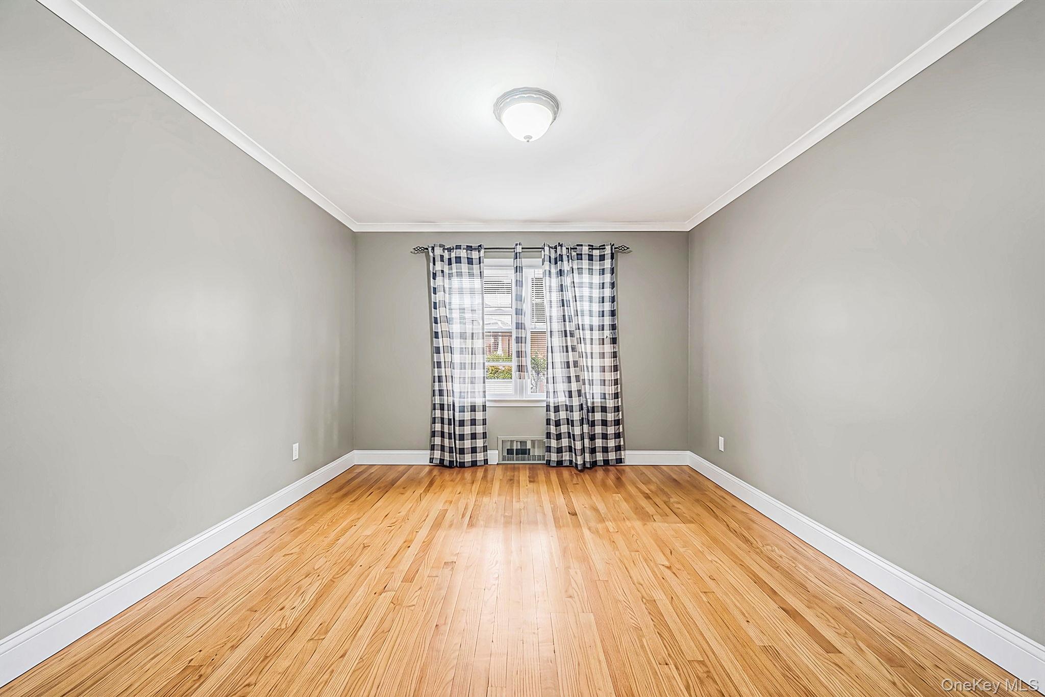 Single Family Argonne Place Nassau County, NY 11758, MLS-1057714-26