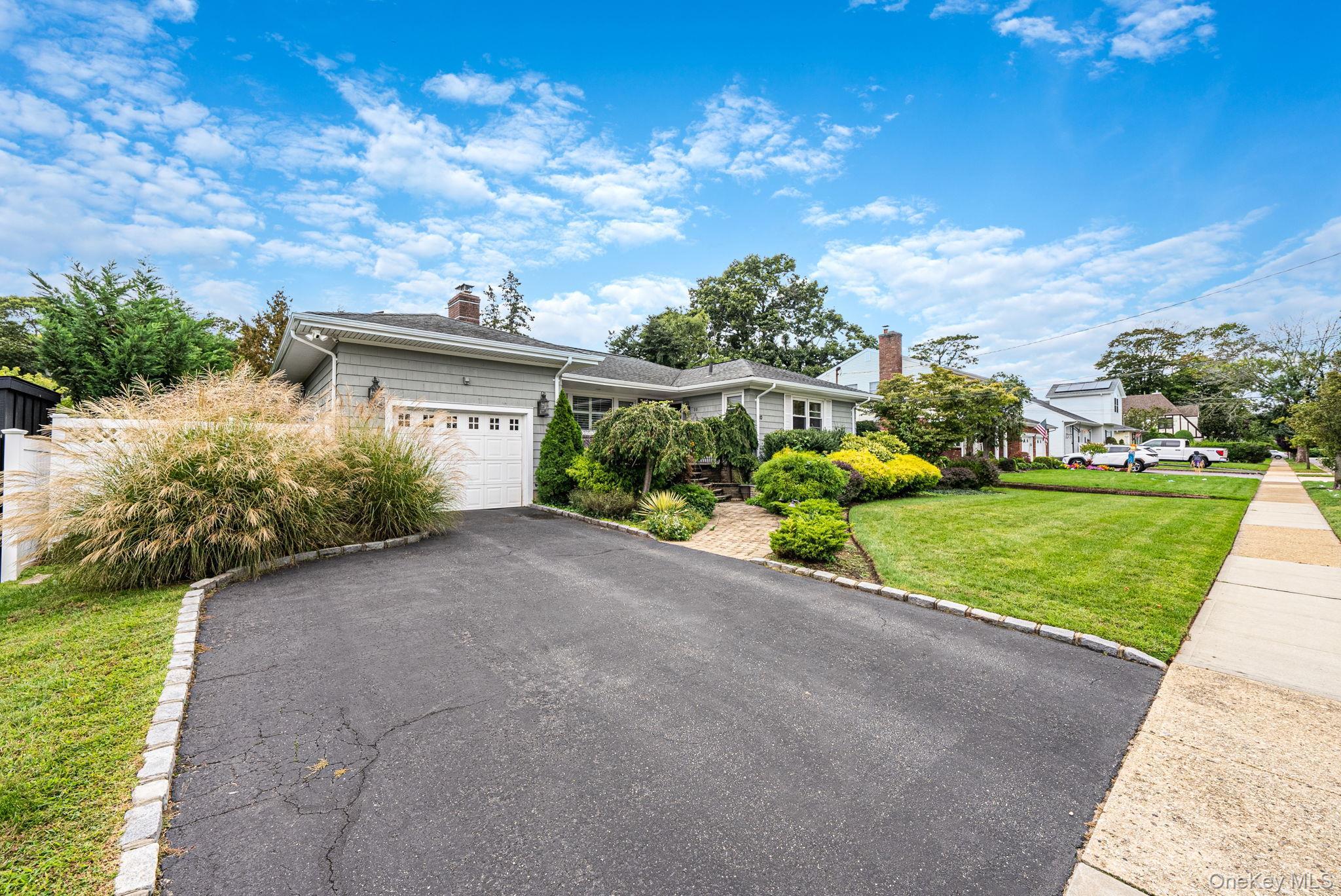 Single Family Argonne Place  Nassau County, NY 11758, MLS-1057714-38