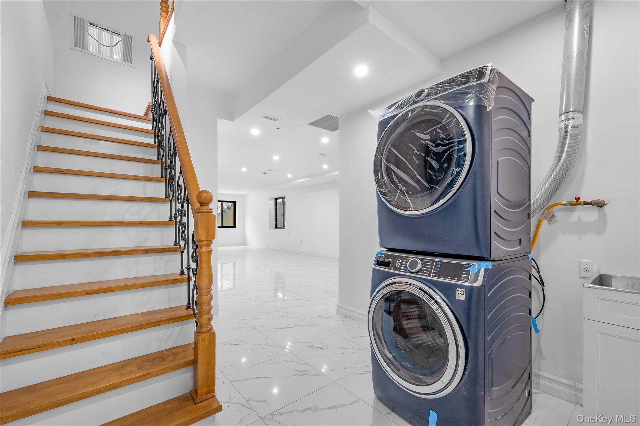 Single Family 221st Street Queens, NY 11361, MLS-1057833-30