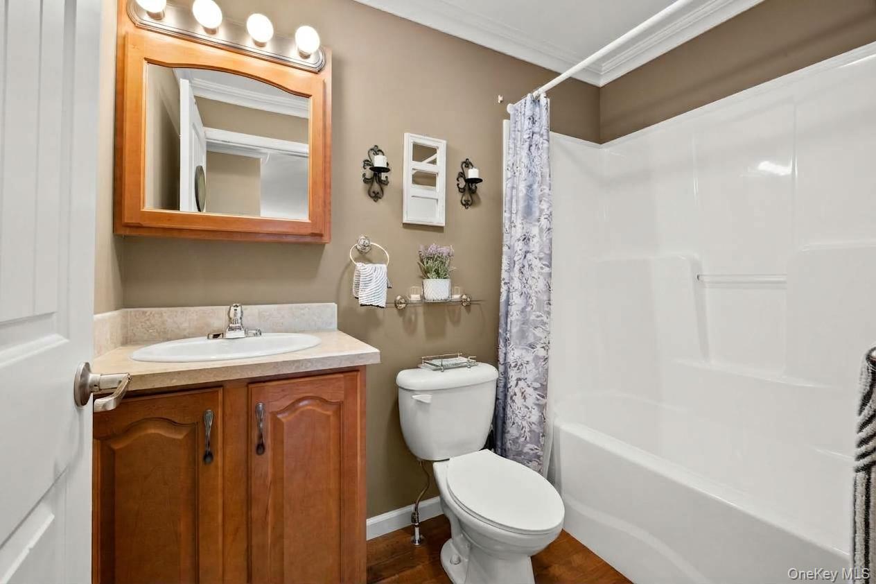 Single Family Old Country Road  Suffolk County, NY 11901, MLS-1057866-27