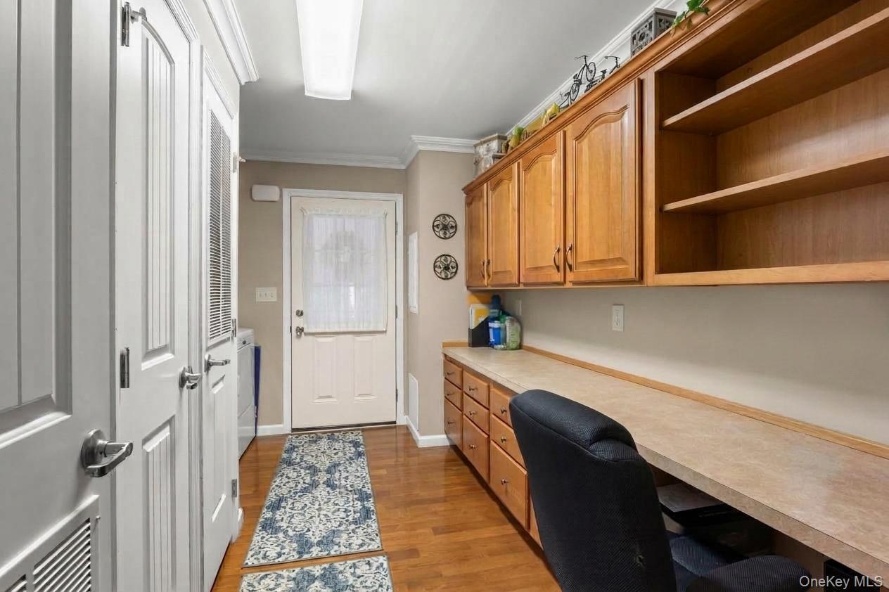 Single Family Old Country Road  Suffolk County, NY 11901, MLS-1057866-28