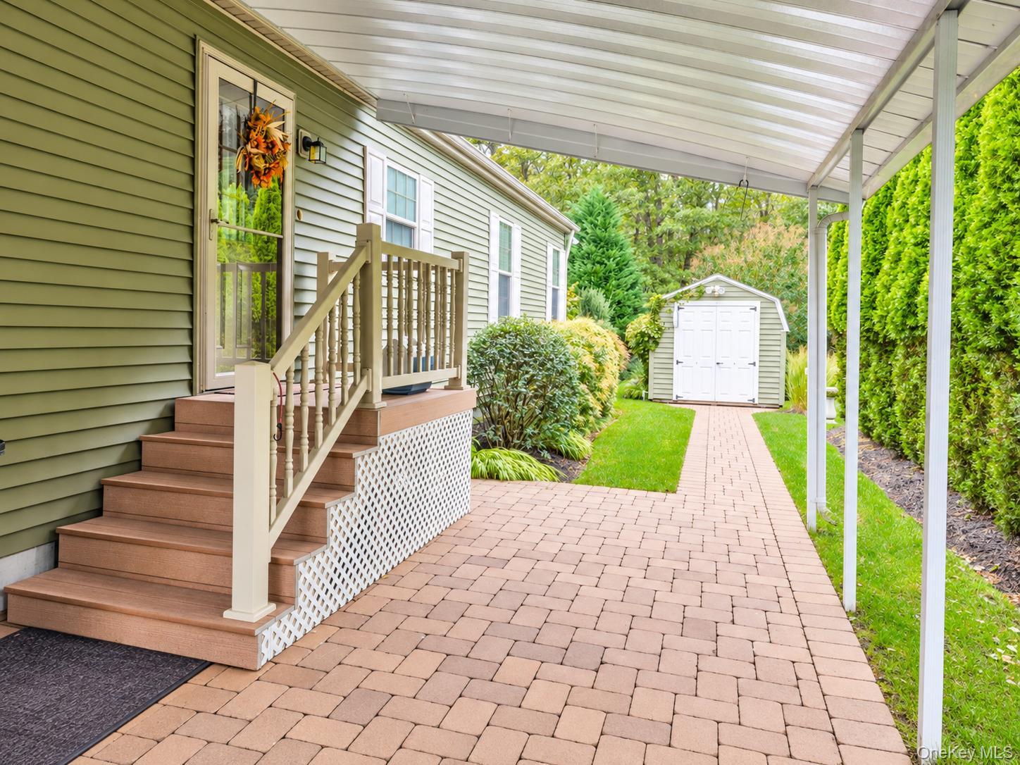 Single Family Old Country Road  Suffolk County, NY 11901, MLS-1057866-31