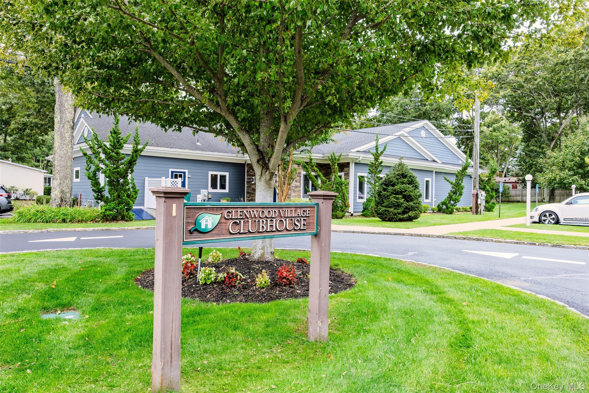 Single Family Old Country Road  Suffolk County, NY 11901, MLS-1057866-42