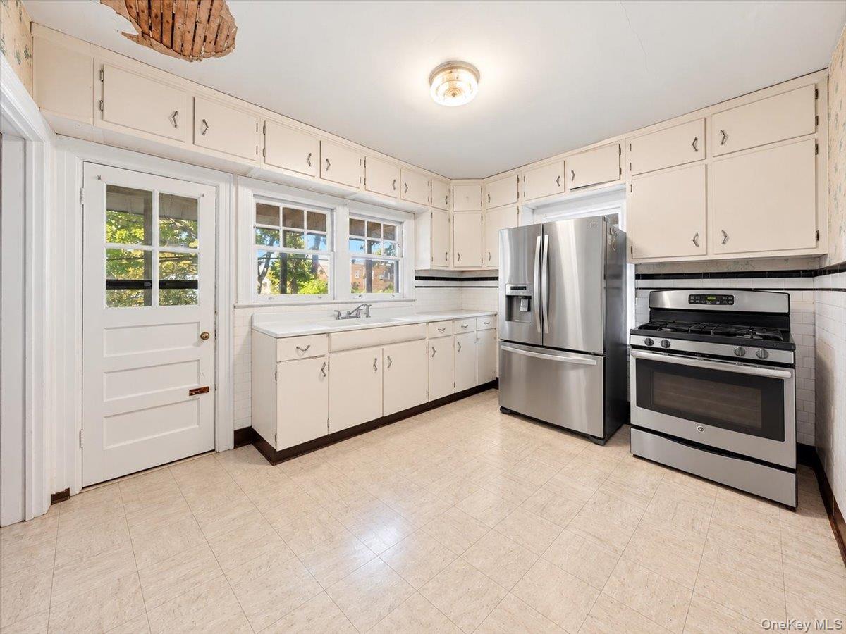 Single Family Morgan Avenue  Bronx, NY 10469, MLS-1057871-9