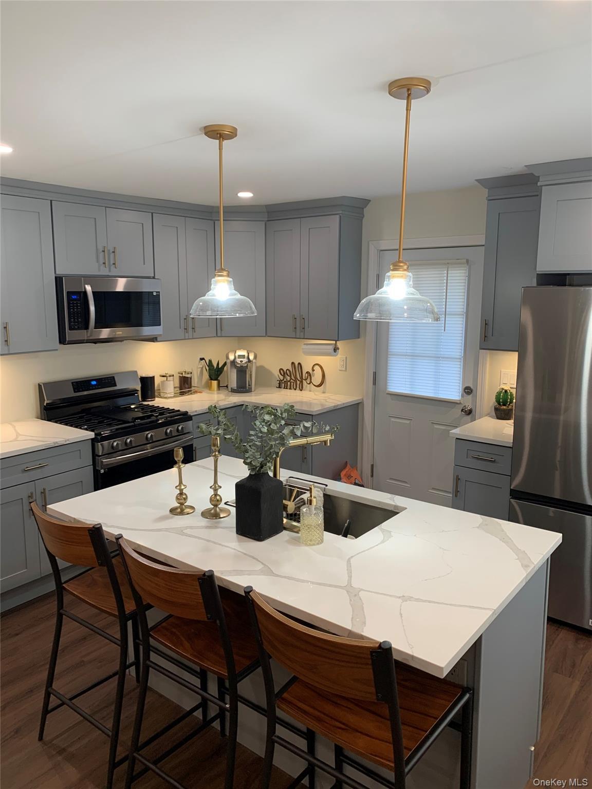 Single Family Evers Court Out Of Area, NY 06610, MLS-1057966-17