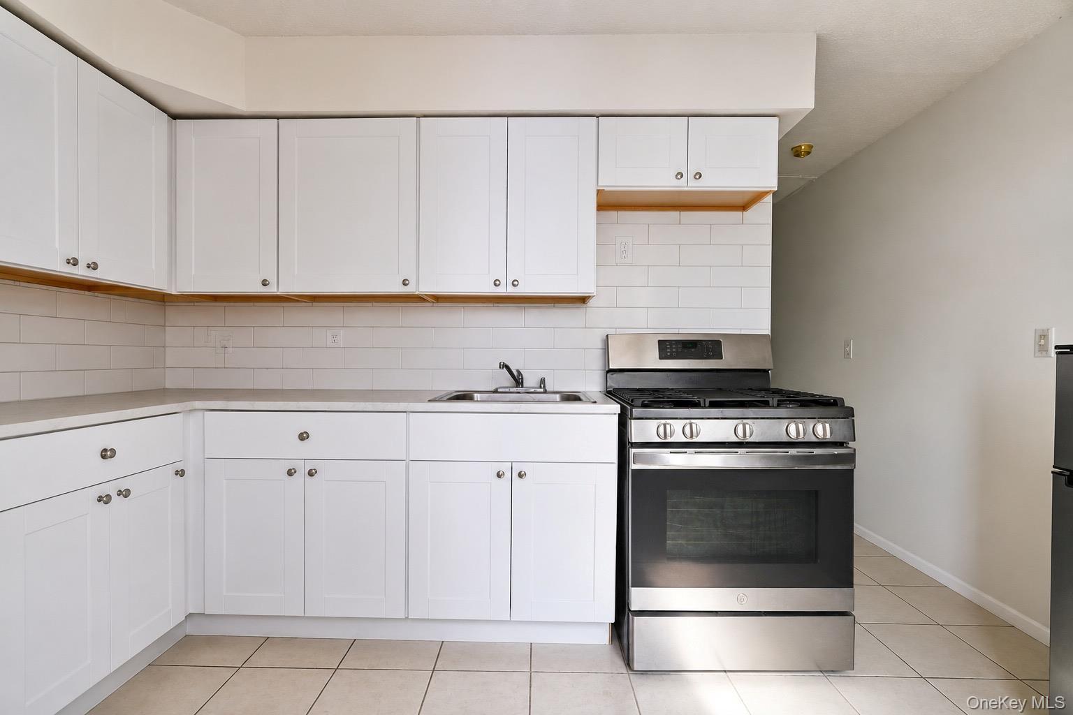 Single Family Betty Court Staten Island, NY 10303, MLS-1057979-5