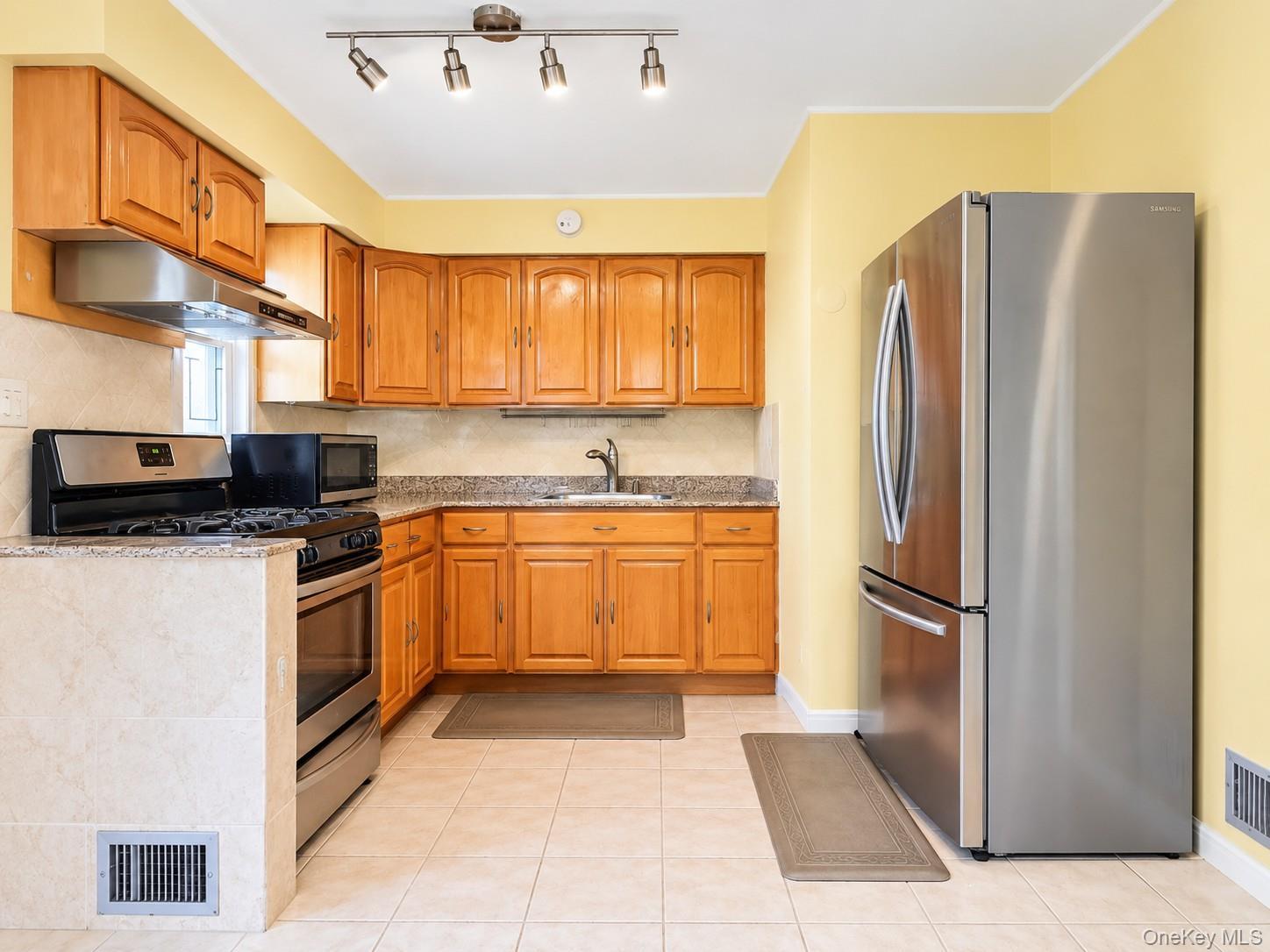 Single Family Bell Boulevard Queens, NY 11364, MLS-1058059-9