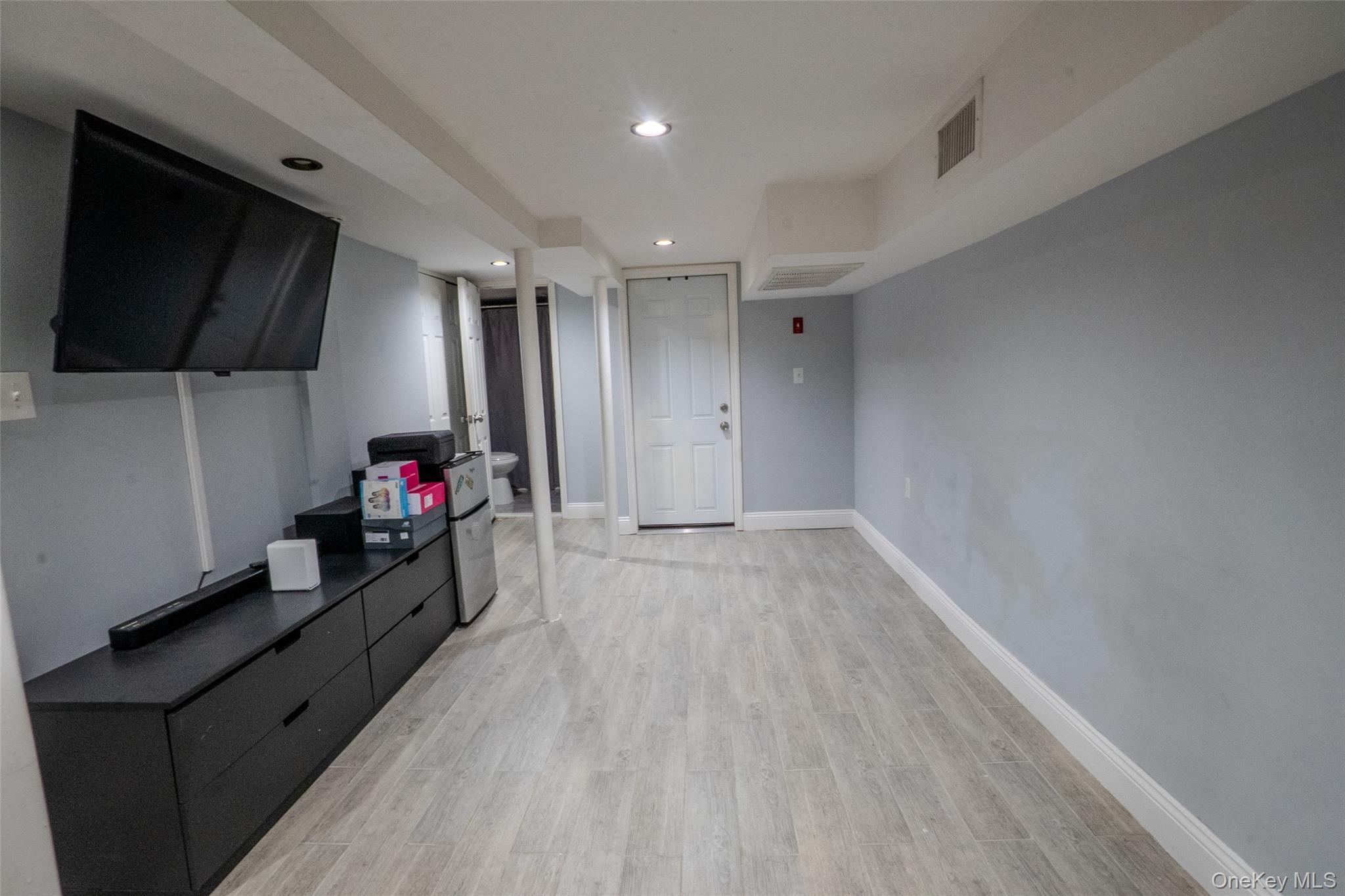 Single Family Vincent Avenue Bronx, NY 10465, MLS-1058066-10