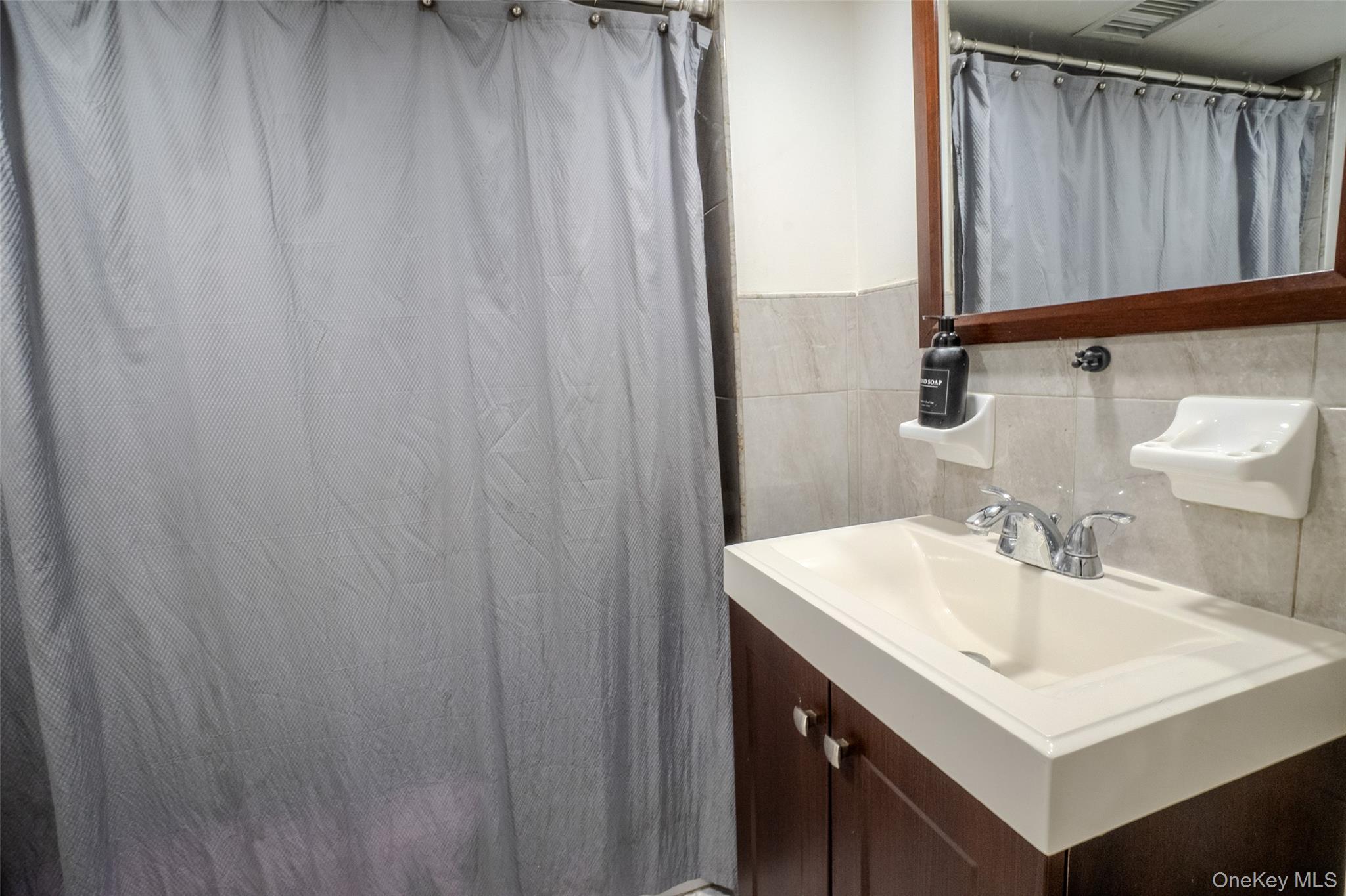 Single Family Vincent Avenue Bronx, NY 10465, MLS-1058066-11