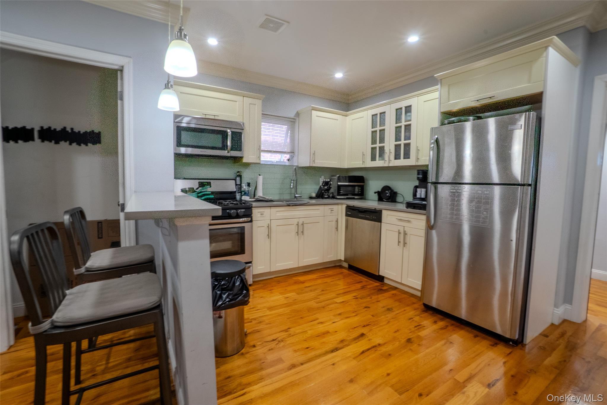 Single Family Vincent Avenue Bronx, NY 10465, MLS-1058066-4