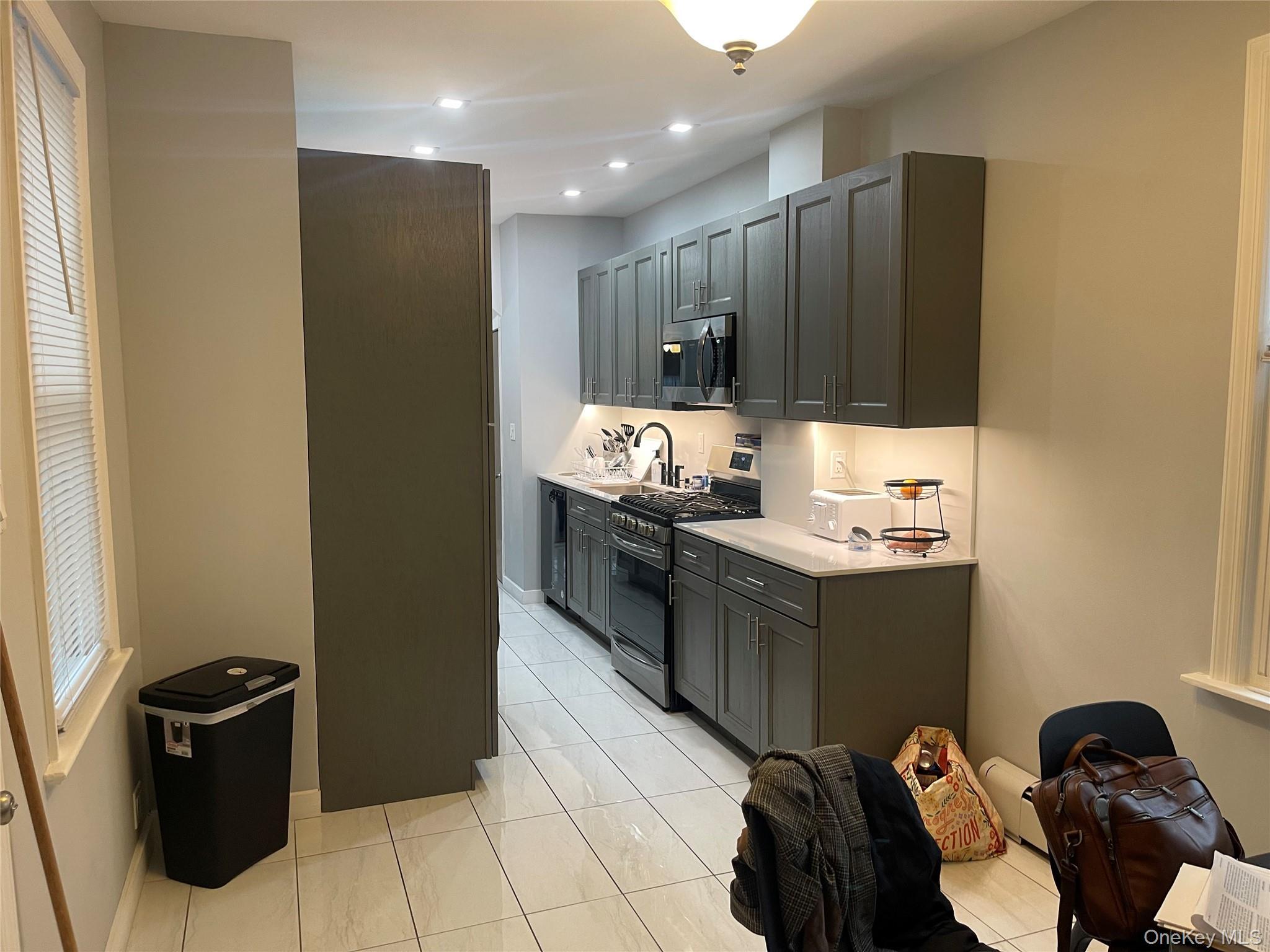 Single Family 76th Street Queens, NY 11385, MLS-1058081-17