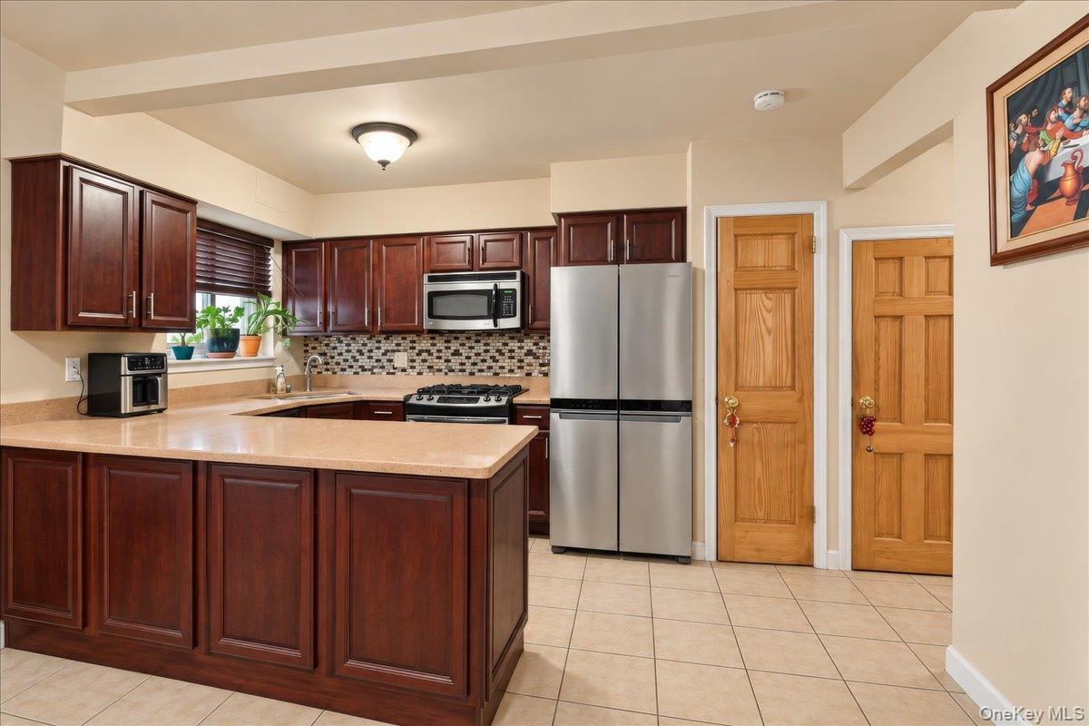 Single Family Radcliff Avenue  Bronx, NY 10462, MLS-1058223-4