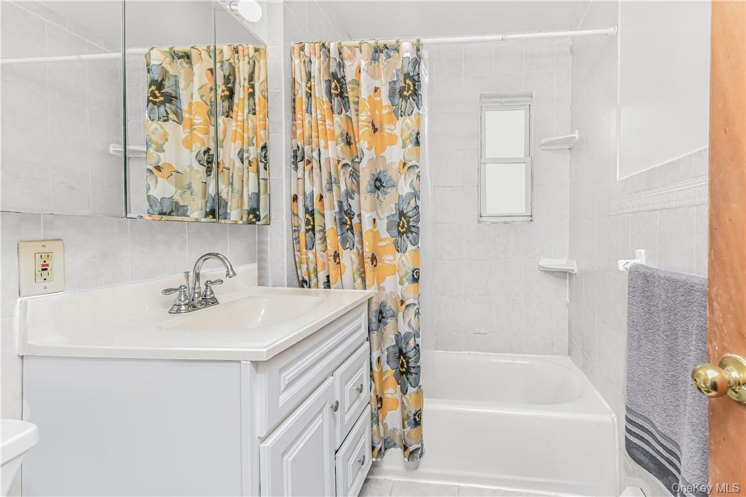 Single Family Balcom Avenue Bronx, NY 10465, MLS-1058253-10
