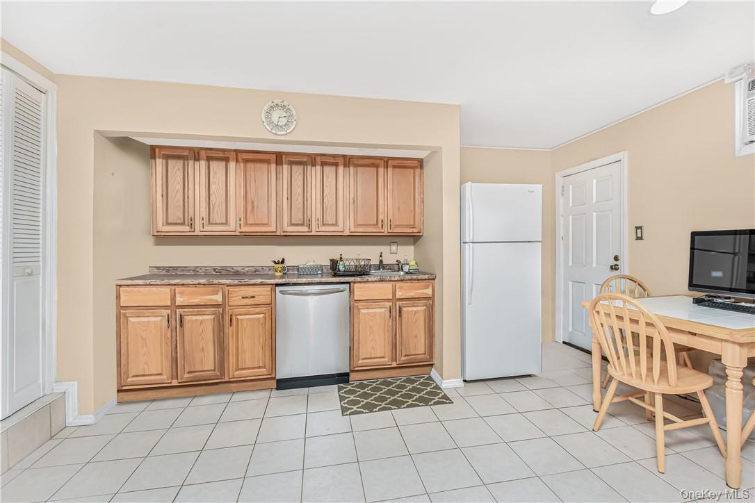 Single Family Balcom Avenue Bronx, NY 10465, MLS-1058253-12