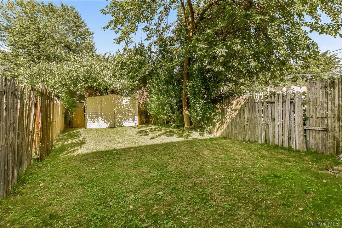 Single Family Balcom Avenue Bronx, NY 10465, MLS-1058253-16