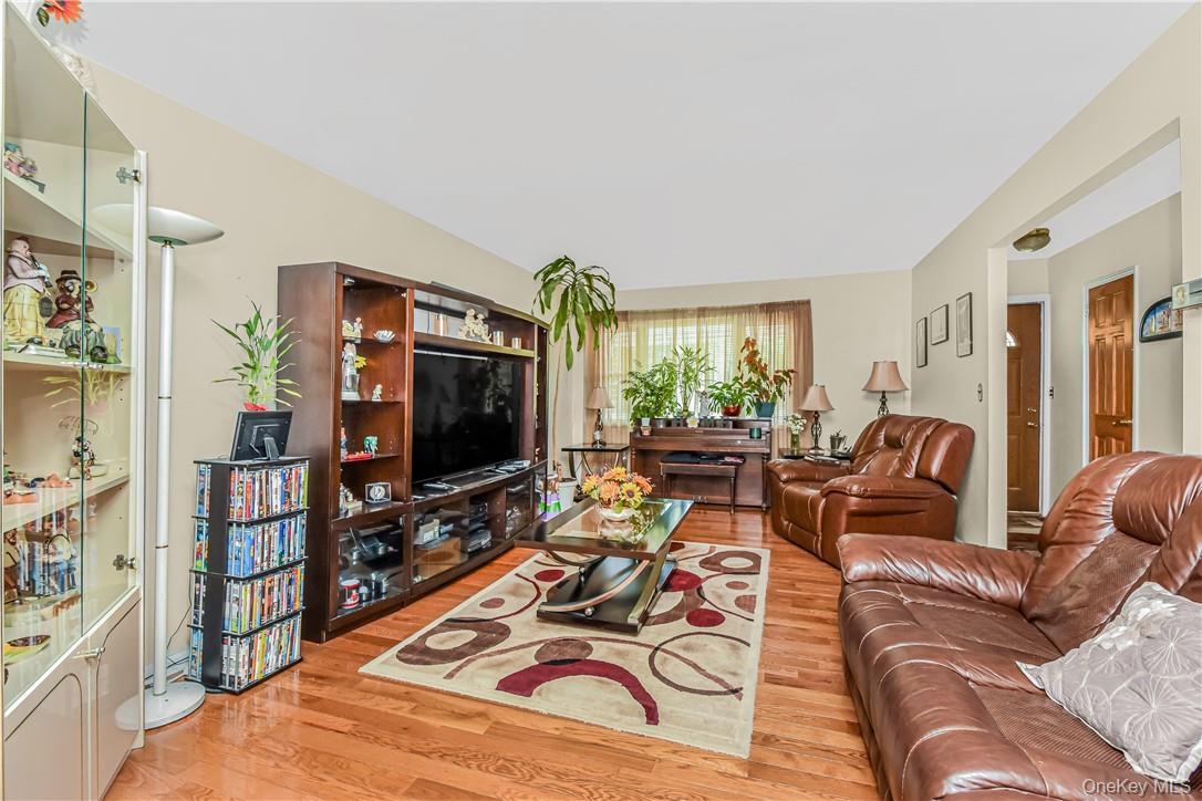 Single Family Balcom Avenue Bronx, NY 10465, MLS-1058253-2