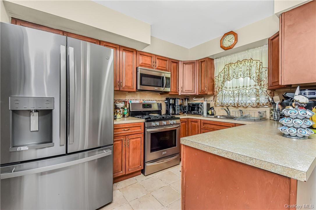 Single Family Balcom Avenue Bronx, NY 10465, MLS-1058253-3