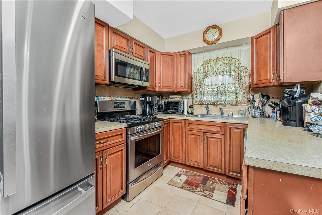 Single Family Balcom Avenue Bronx, NY 10465, MLS-1058253-6